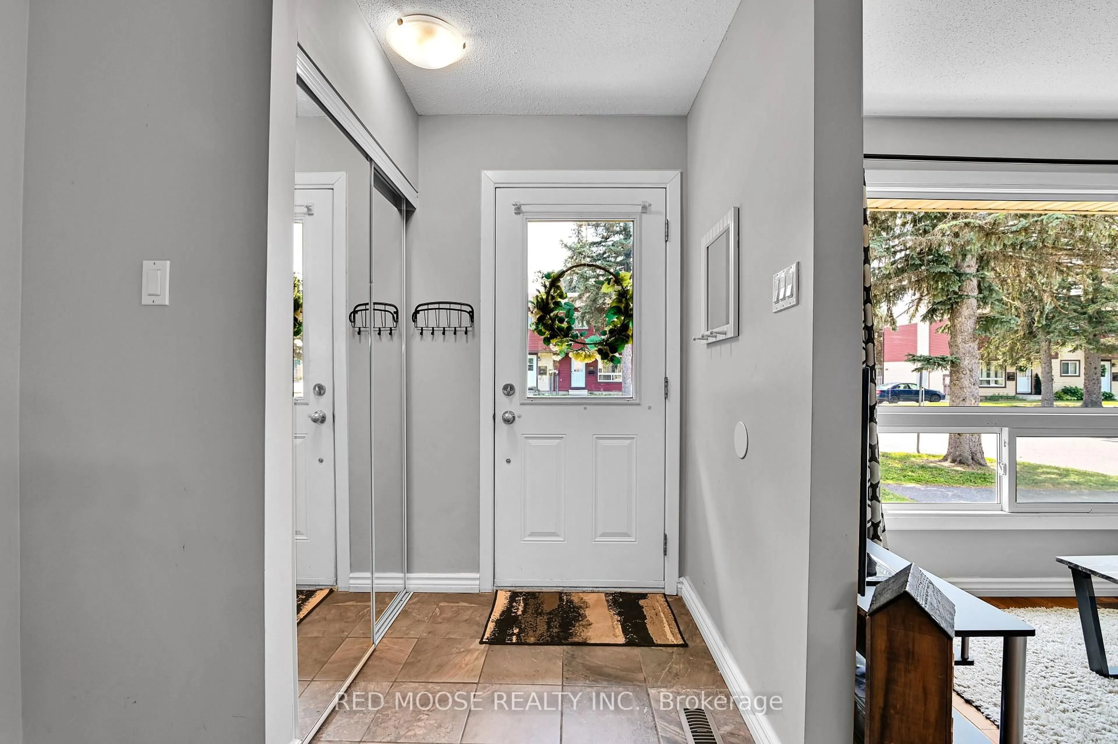 Indoor entryway for 257 Teal Cres, Orleans Ontario K1E 2C3