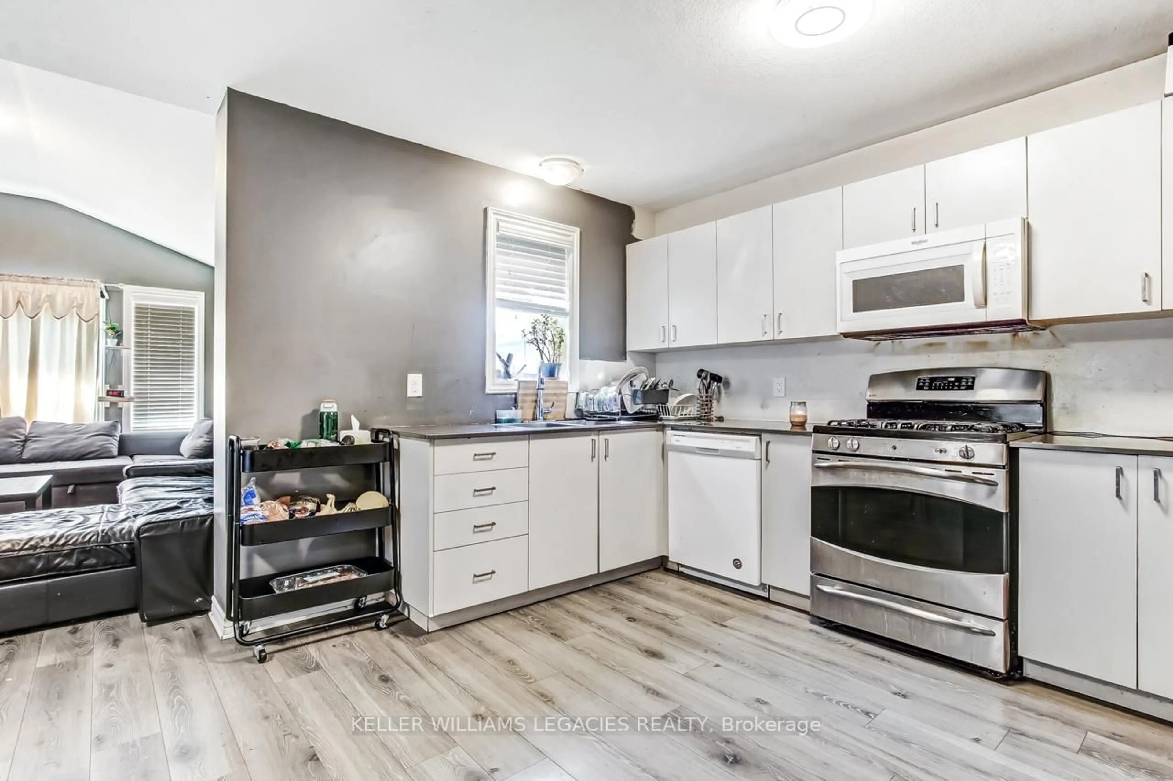Open concept kitchen, unknown for 1314 Michael Circ, London East Ontario N5V 0B8