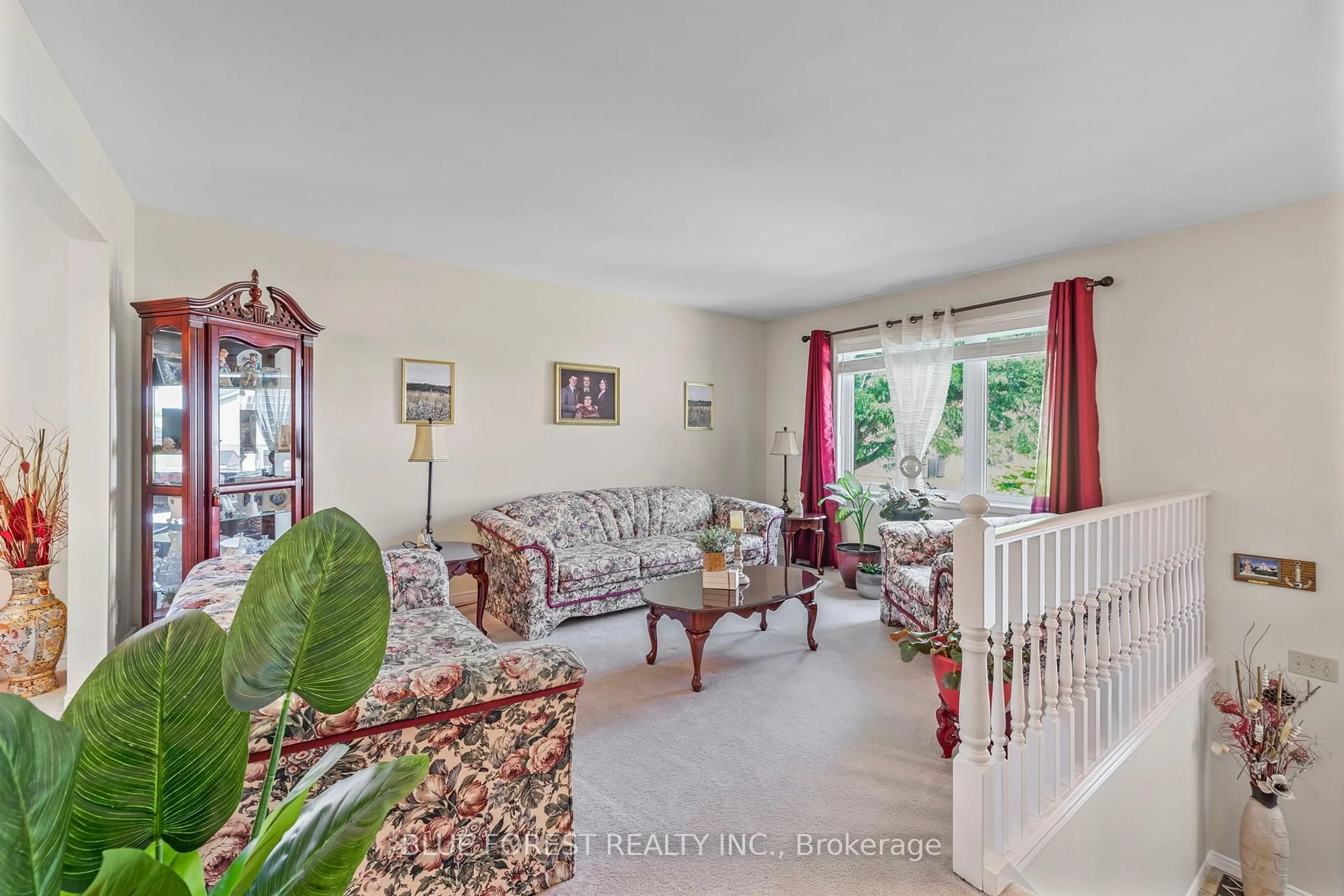 Living room with furniture, unknown for 930 Railton Ave, London East Ontario N5V 4V7