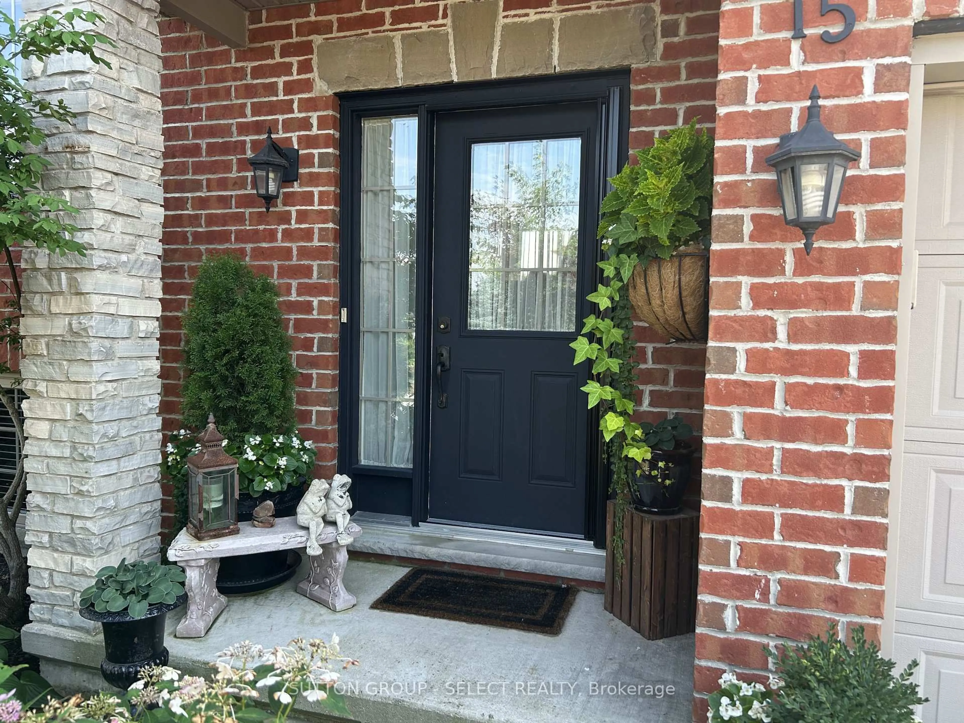 Indoor entryway for 15 HAMILTON St, North Middlesex Ontario N0M 1A0