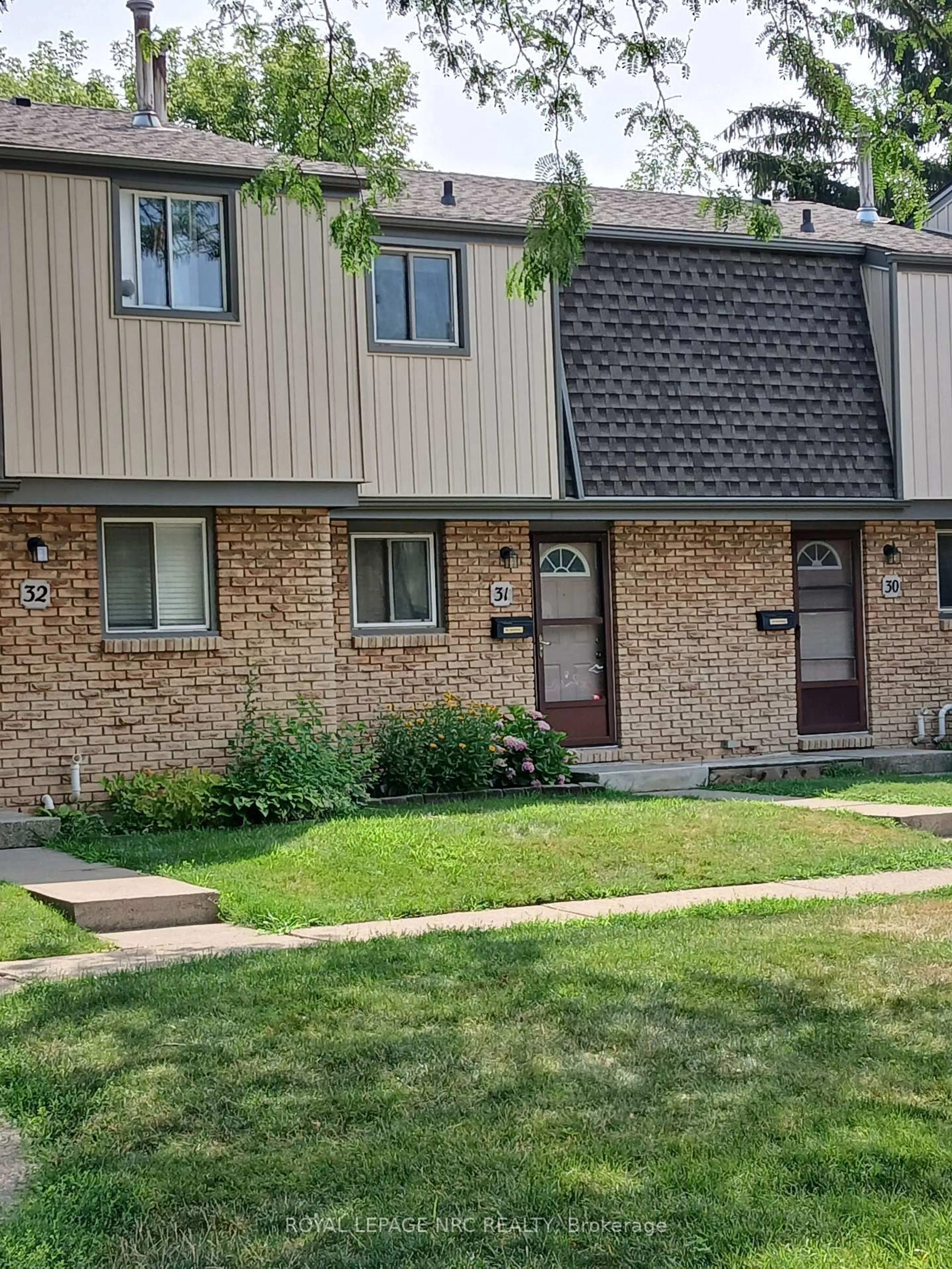 Home with brick exterior material, street for 302 Vine St #31, St. Catharines Ontario L2M 7M6