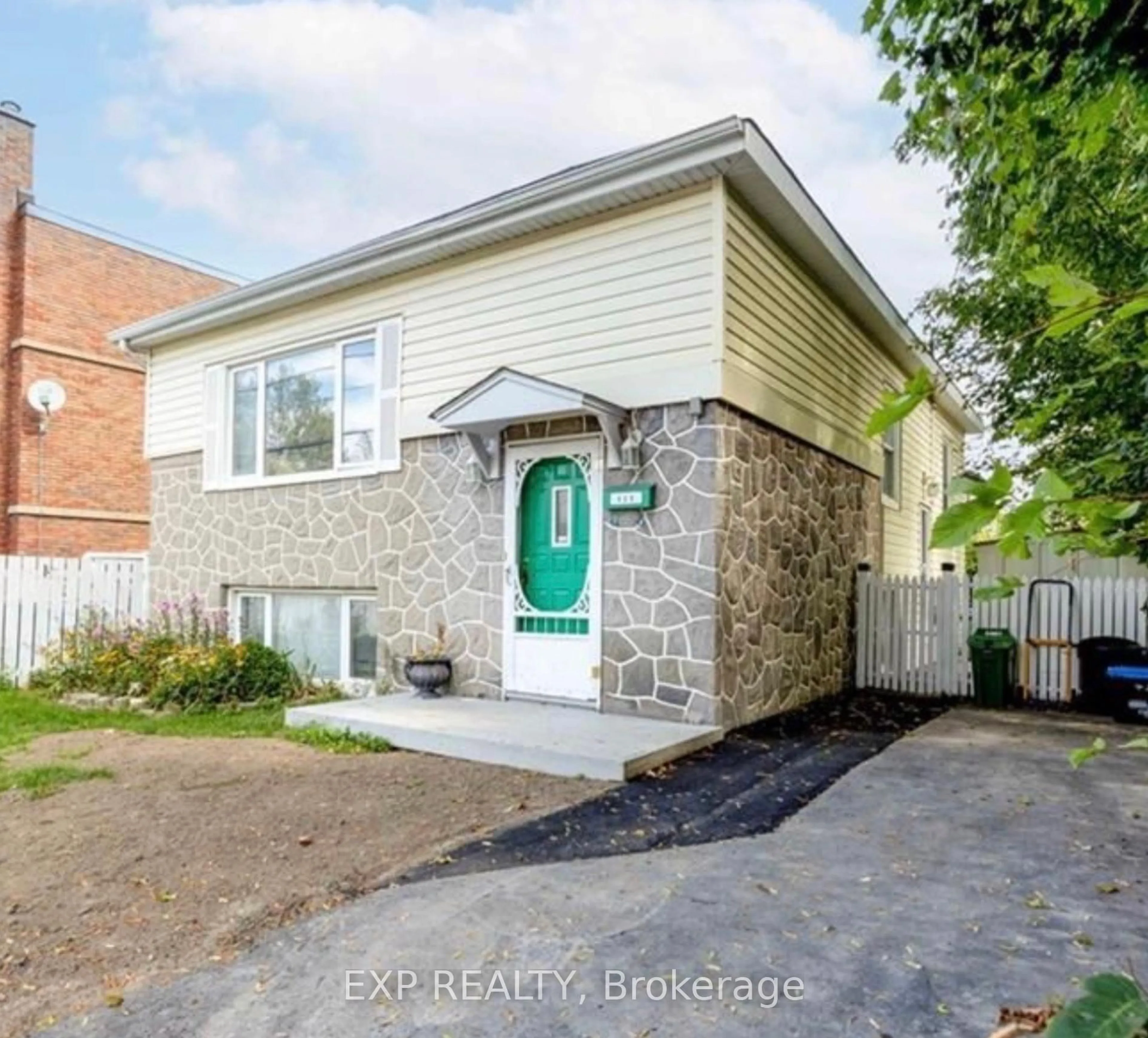 Home with brick exterior material, street for 435 Hilson Ave, Ottawa Ontario K1Z 6C2