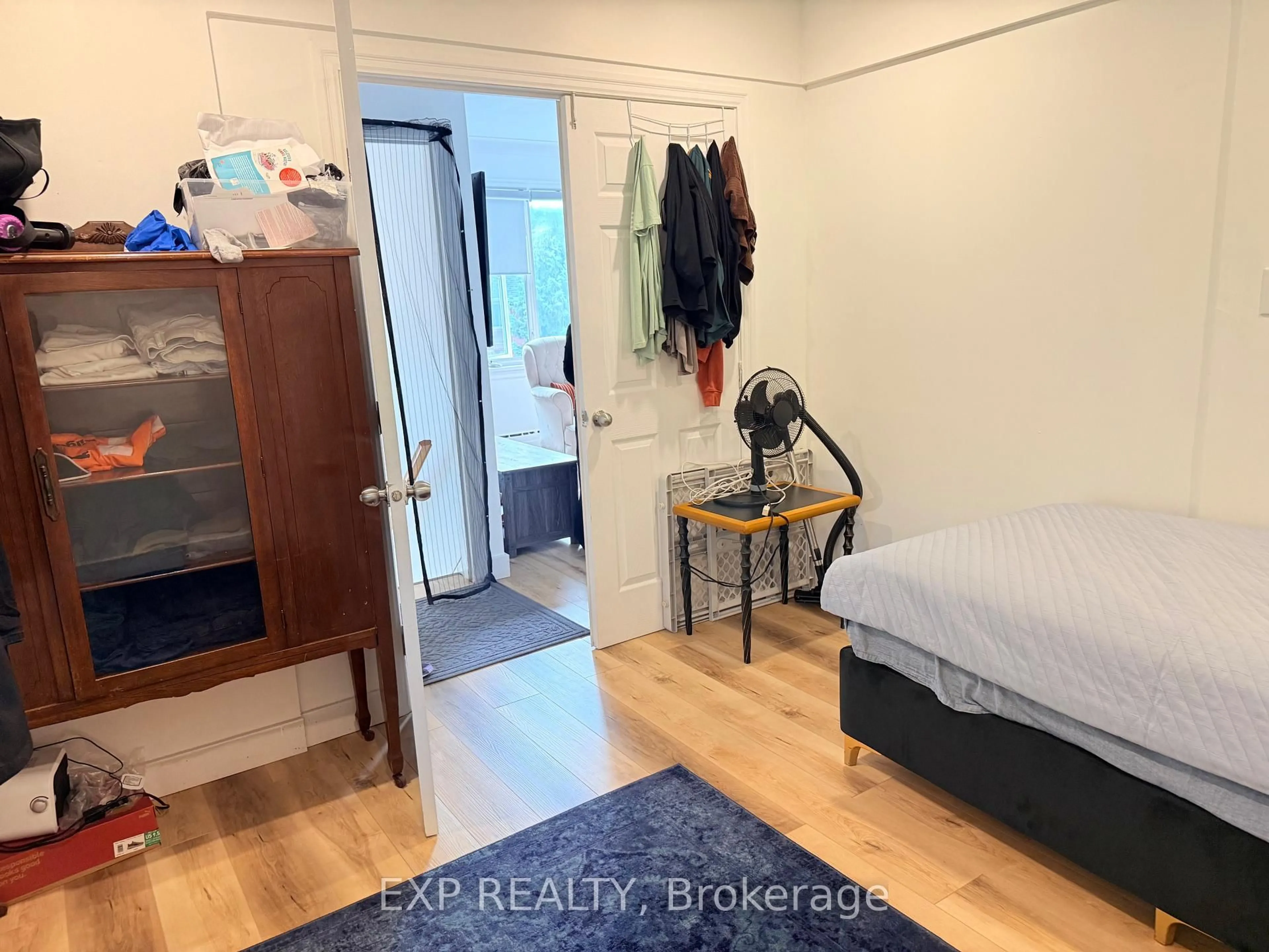 A pic of a room for 435 Hilson Ave, Ottawa Ontario K1Z 6C2