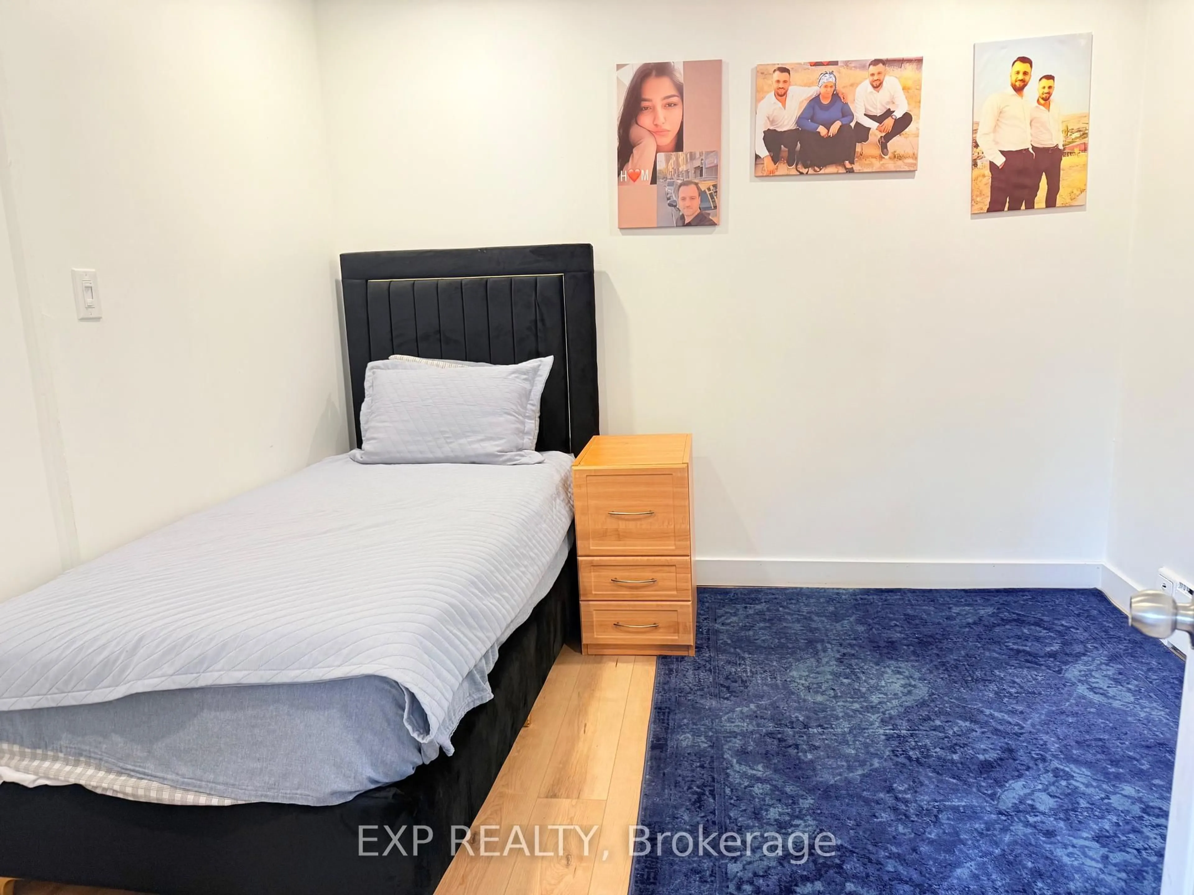 A pic of a room for 435 Hilson Ave, Ottawa Ontario K1Z 6C2