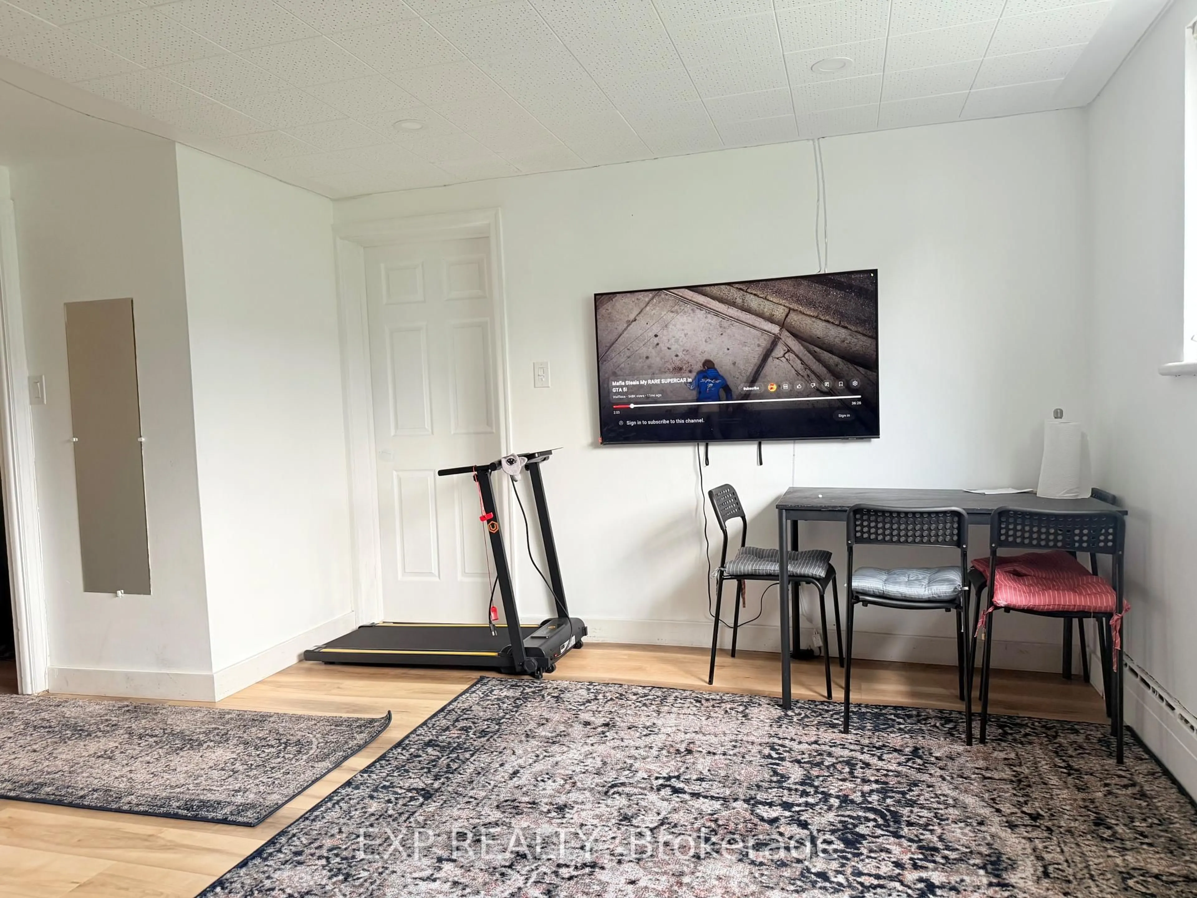 A pic of a room for 435 Hilson Ave, Ottawa Ontario K1Z 6C2