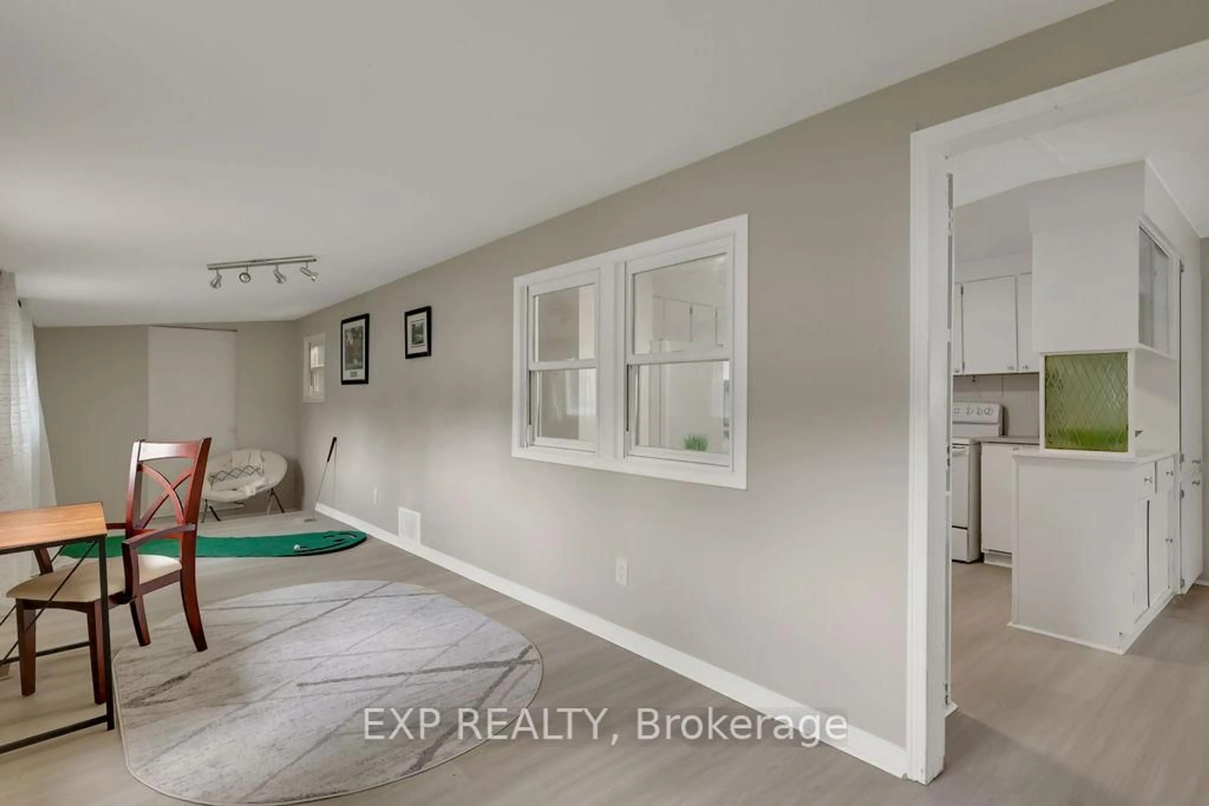 A pic of a room for 64 Vanier Rd, Ottawa Ontario K2H 7P6