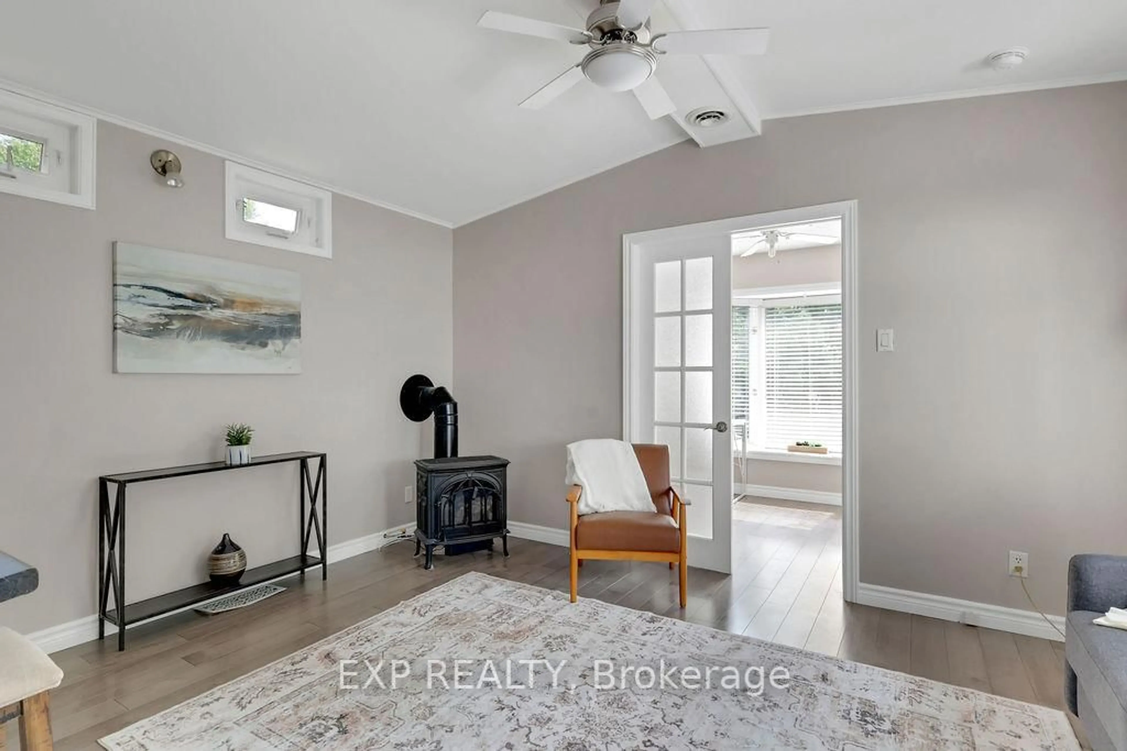 Indoor entryway for 1071 Teena Colleen Private, Greely Ontario K4P 1C7