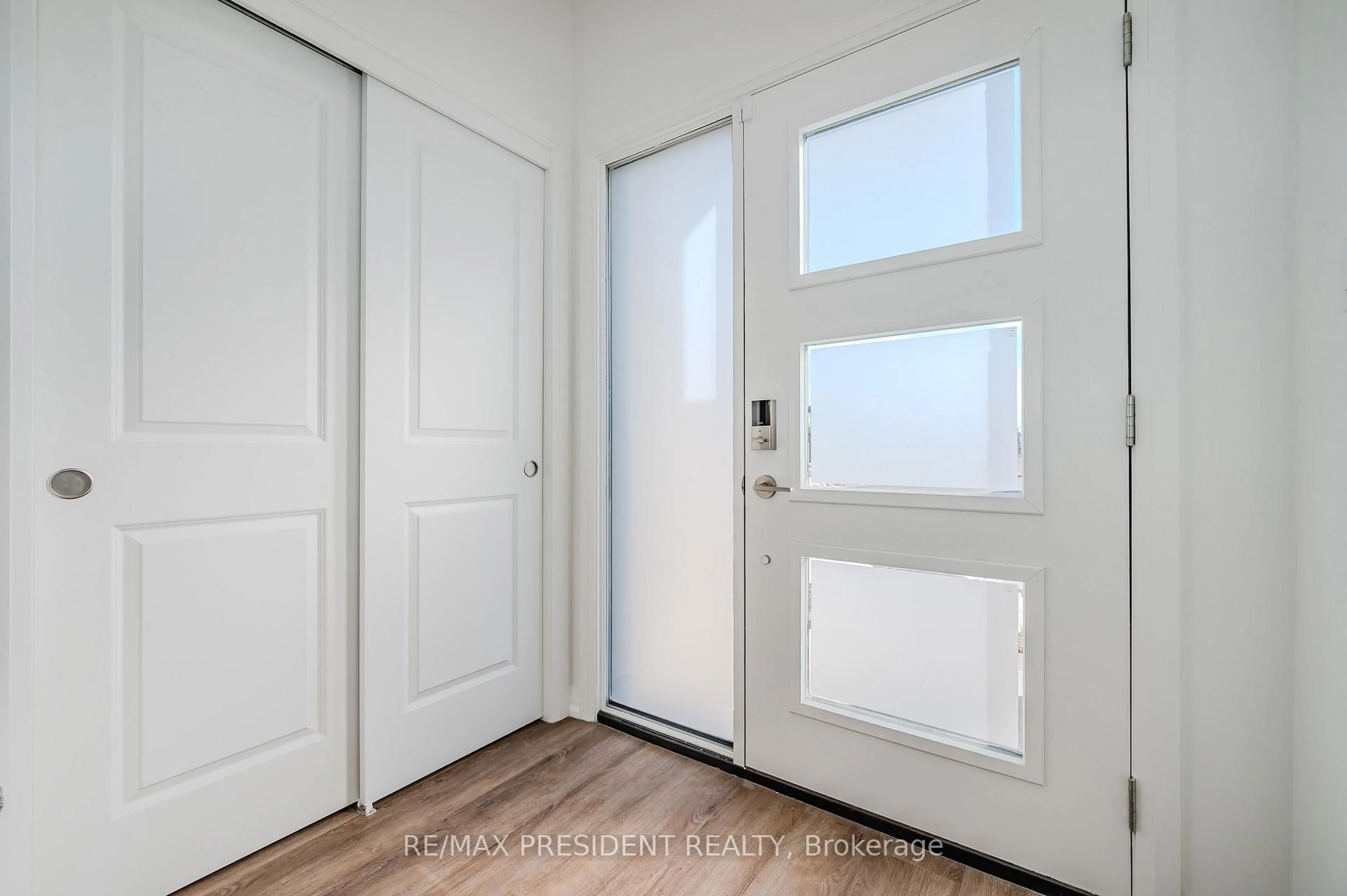 Indoor entryway for 7320 Marvel Dr, Niagara Falls Ontario L2H 3V5