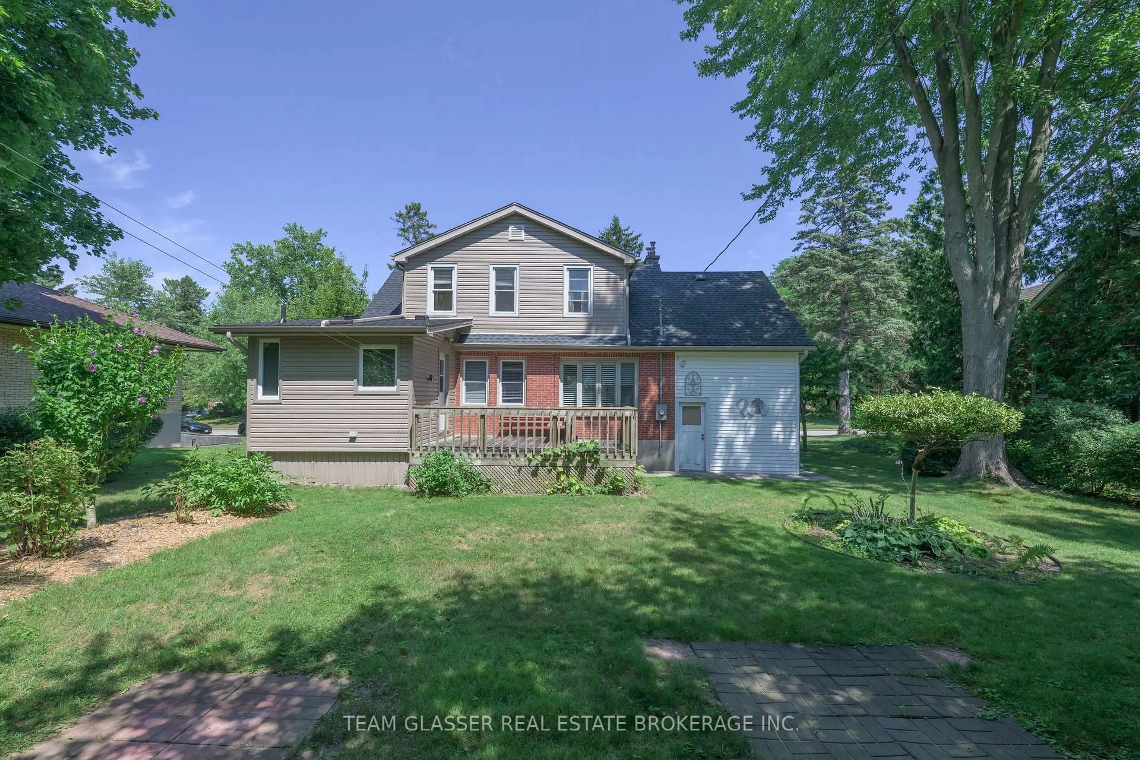 A pic from outside/outdoor area/front of a property/back of a property/a pic from drone, street for 376 Cedar Ave, London North Ontario N6G 1E7