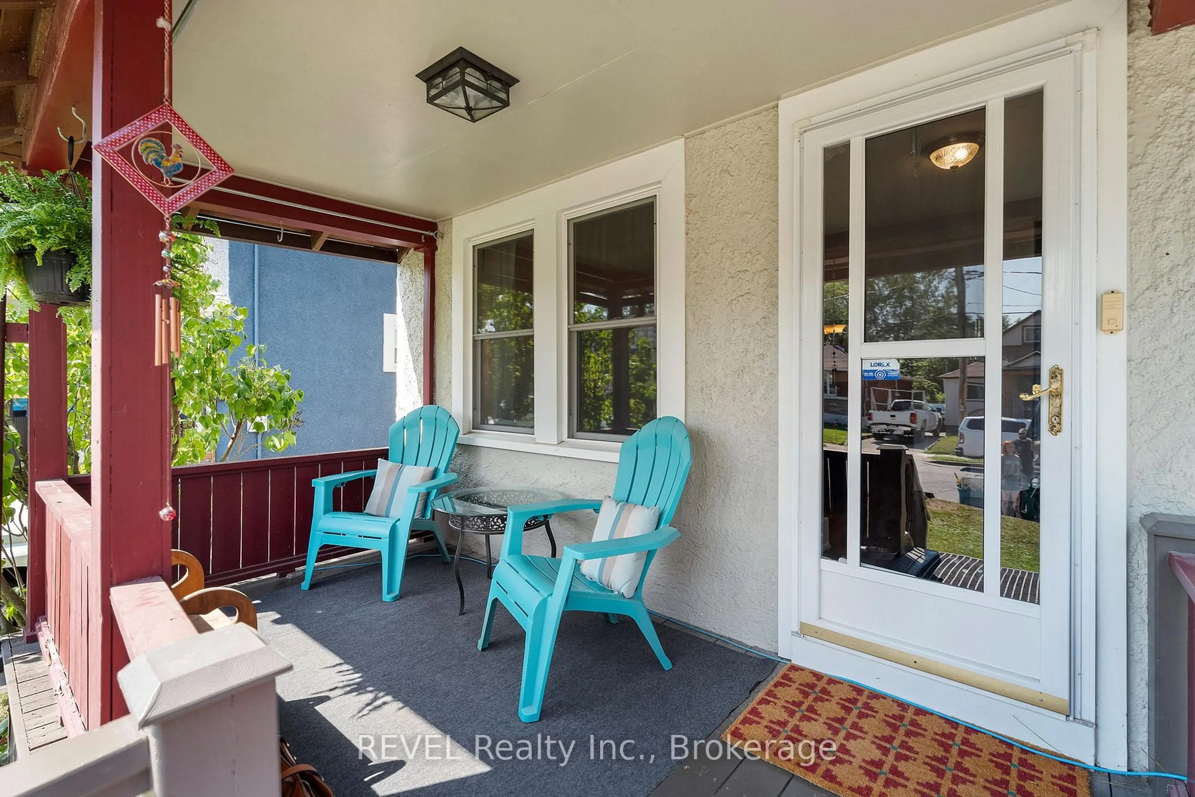 Patio, street for 103 Wilton Ave, Welland Ontario L3C 2A1