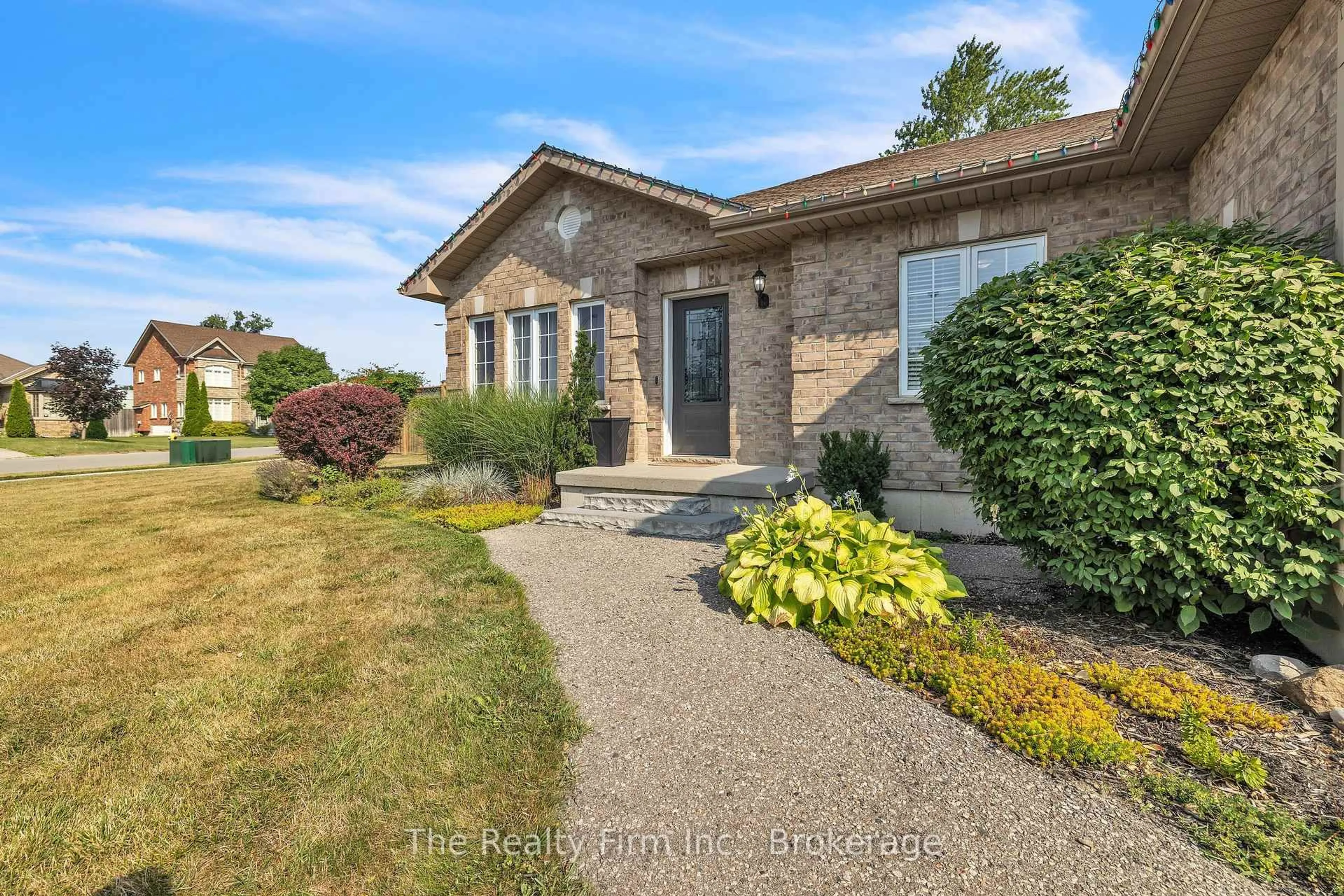 Home with brick exterior material, unknown for 4 Tompkins Crt, Norwich Ontario N0J 1P0