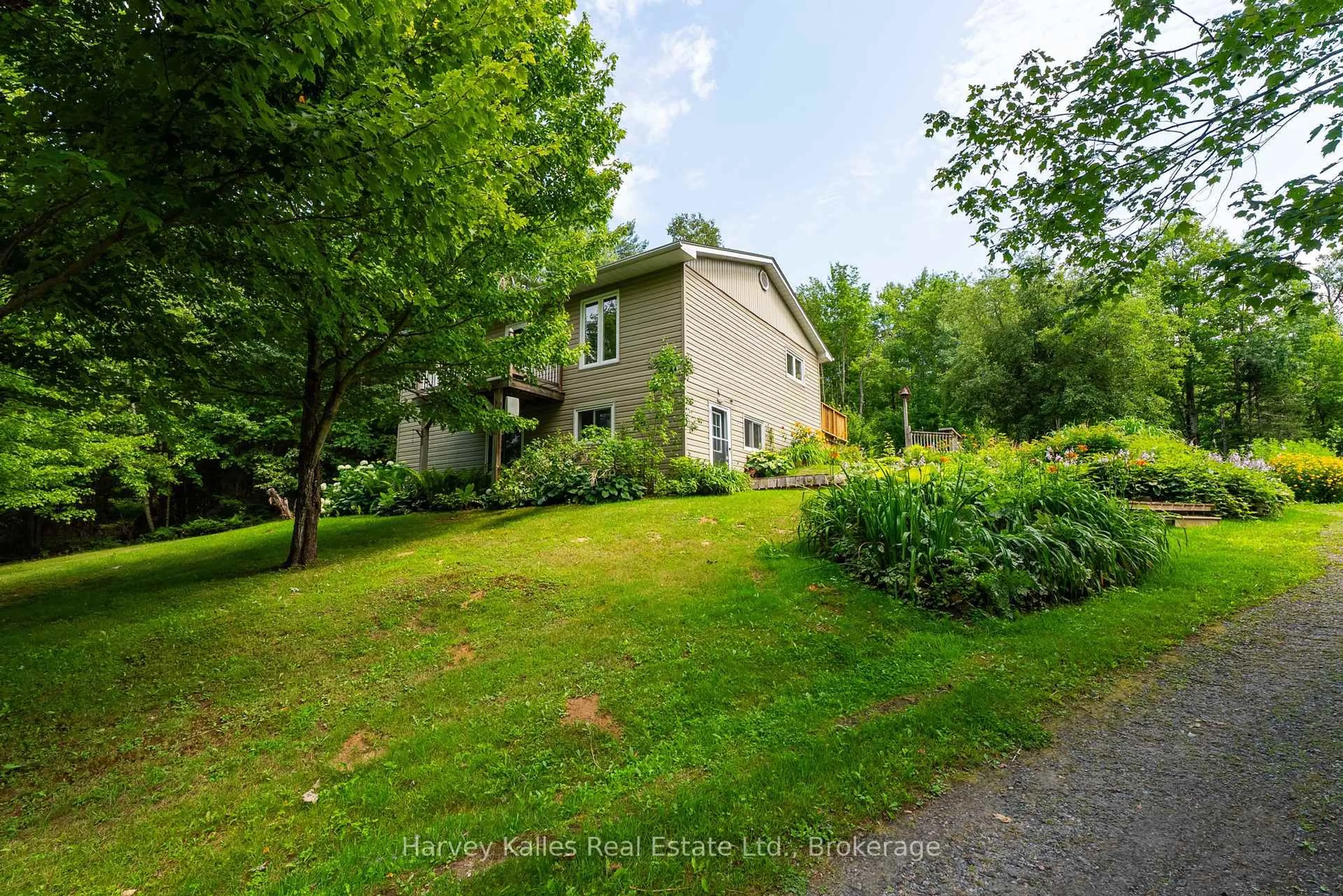 A pic from outside/outdoor area/front of a property/back of a property/a pic from drone, unknown for 1094 Prospect Lake Rd, Bracebridge Ontario P1L 1X1