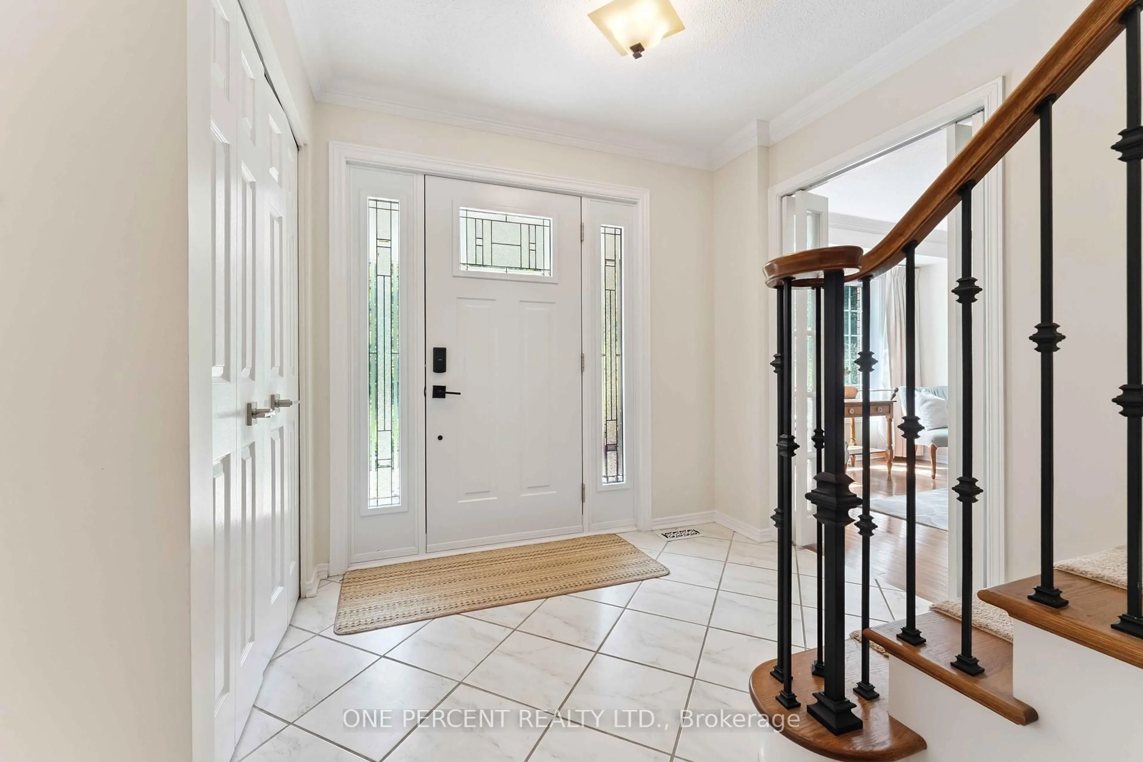 Indoor entryway for 100 JOHN ASELFORD Dr, Ottawa Ontario K2W 1A8