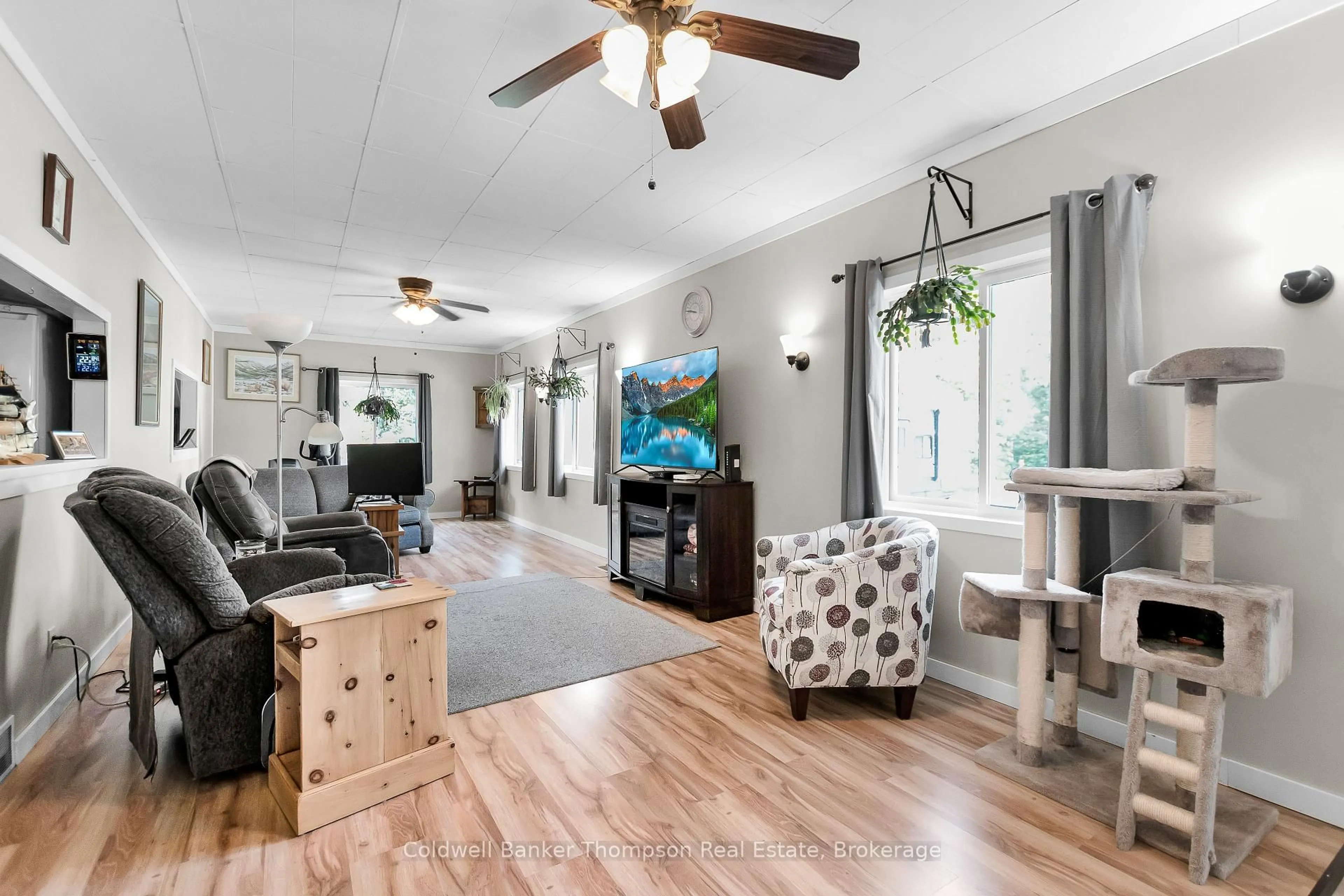 Living room with furniture, unknown for 1 Fox Run Lane, Huntsville Ontario P1H 1E3