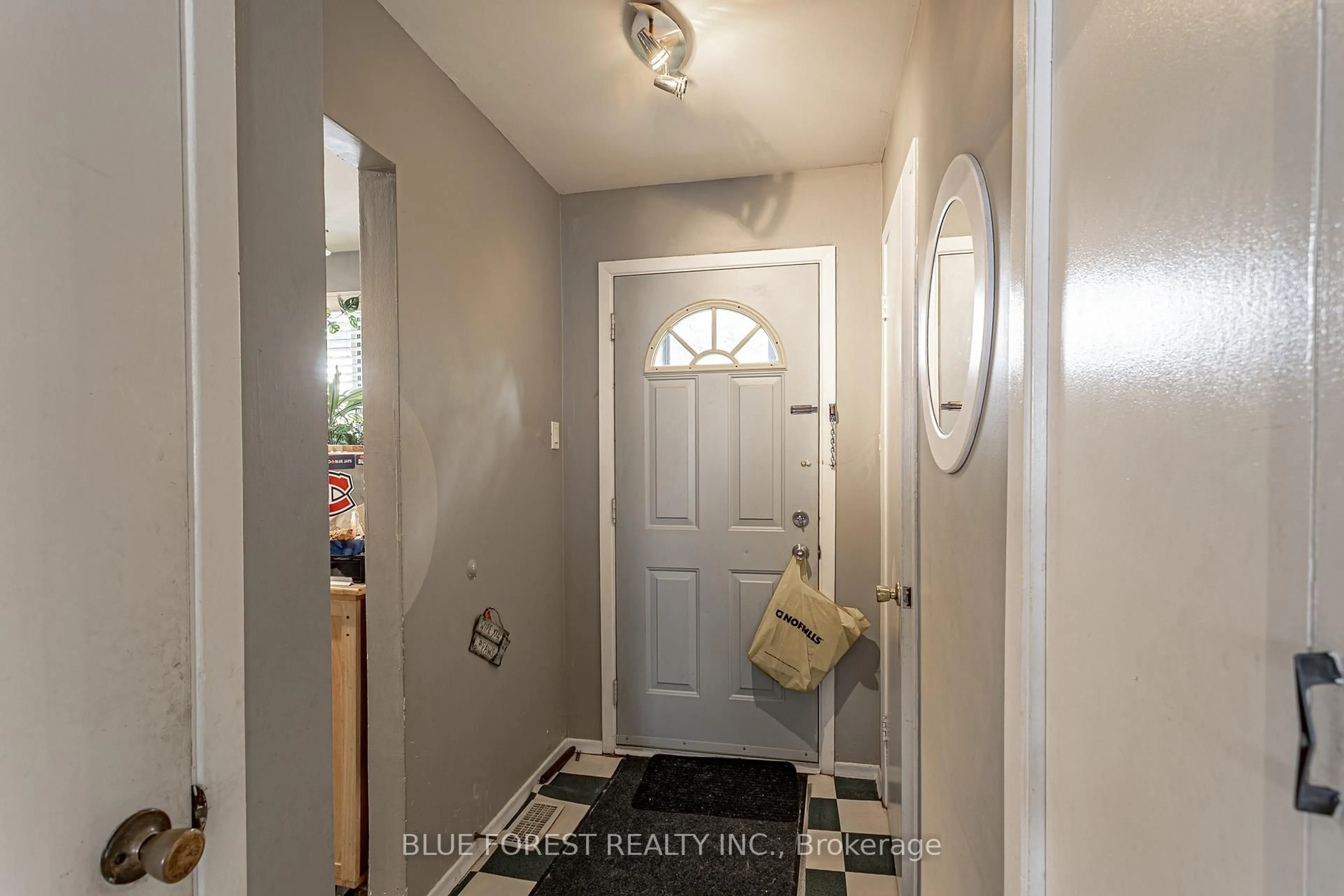 Indoor entryway for 474 Southdale Rd #26, London South Ontario N6E 1E4
