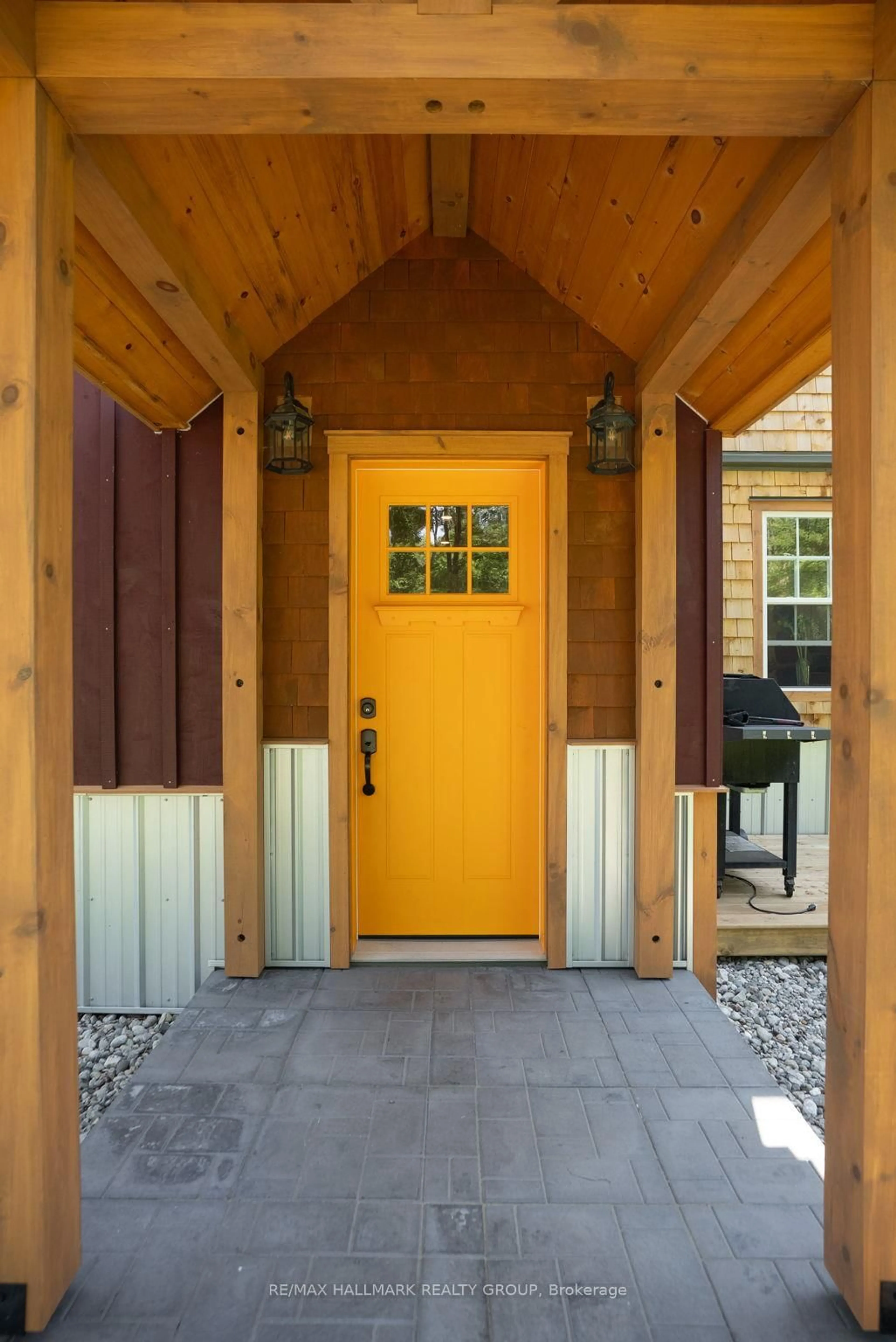 Indoor entryway for 187 Kitley Bastard Rd, Elizabethtown-Kitley Ontario K0E 1Y0