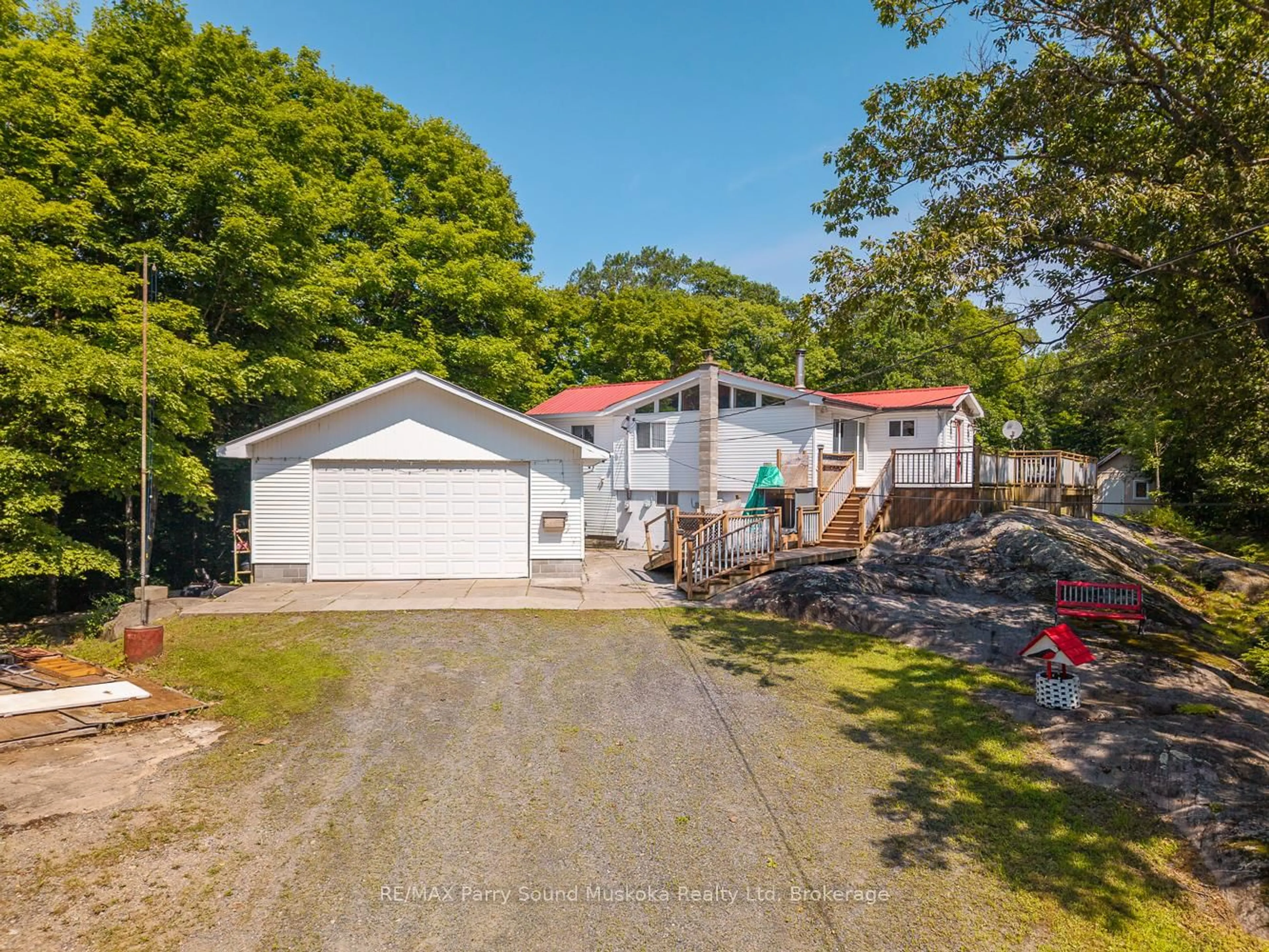 A pic from outside/outdoor area/front of a property/back of a property/a pic from drone, street for 124 Pinewood Rd, McDougall Ontario P2A 2W9