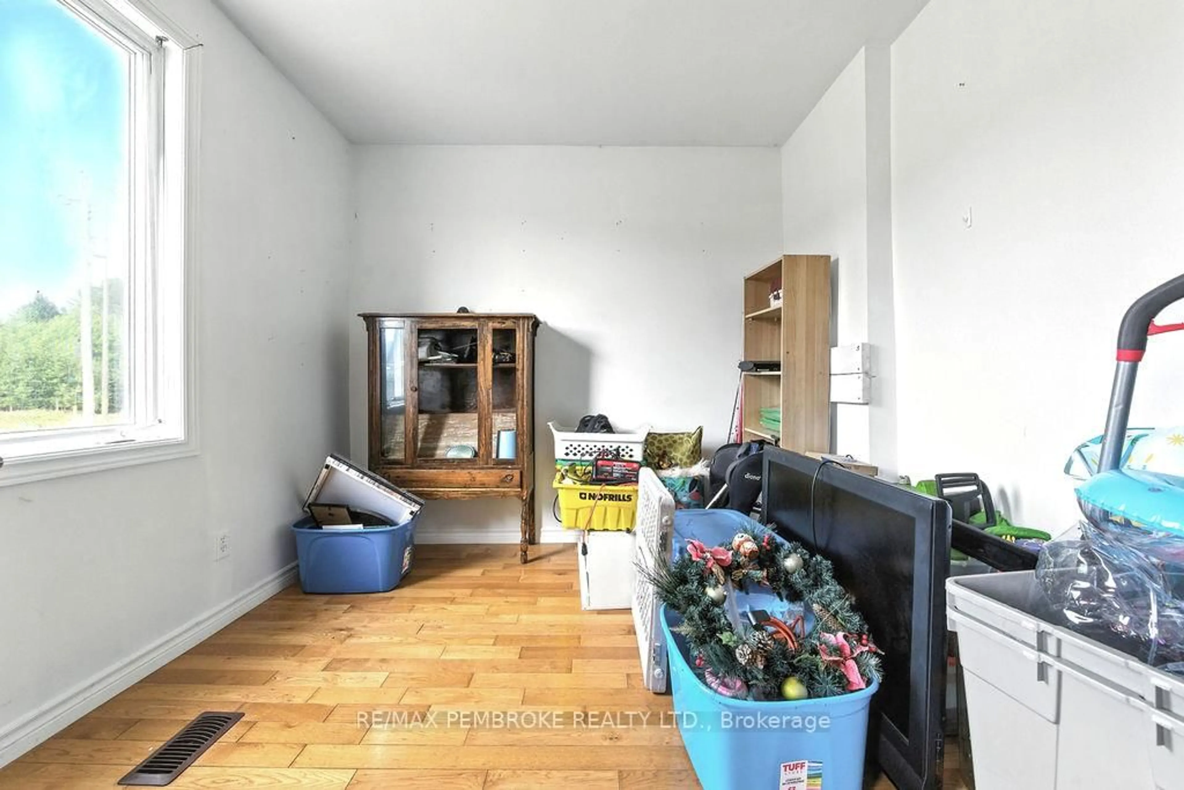 A pic of a room for 1298 Black Bay Rd, Petawawa Ontario K8H 2W8