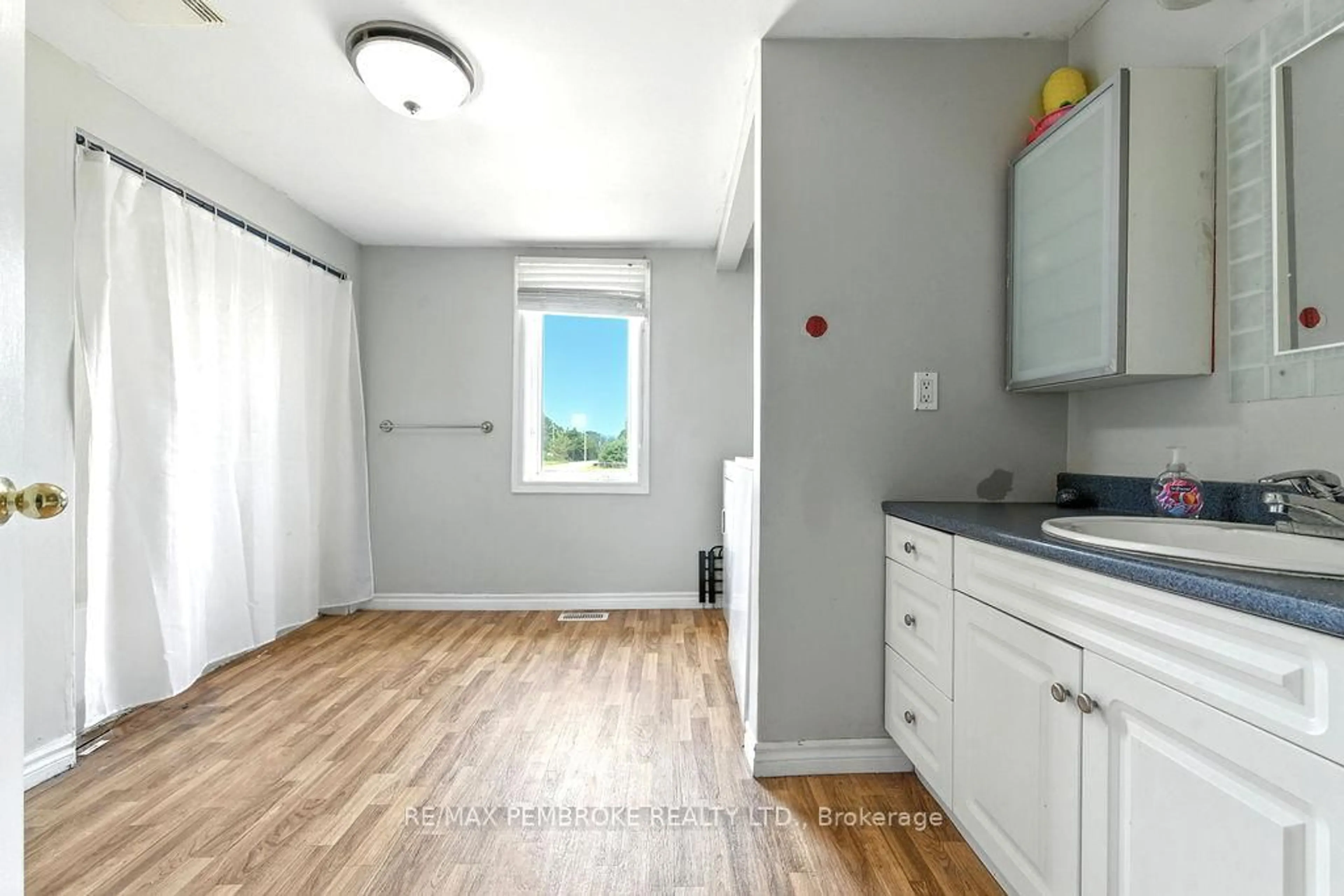 A pic of a room for 1298 Black Bay Rd, Petawawa Ontario K8H 2W8