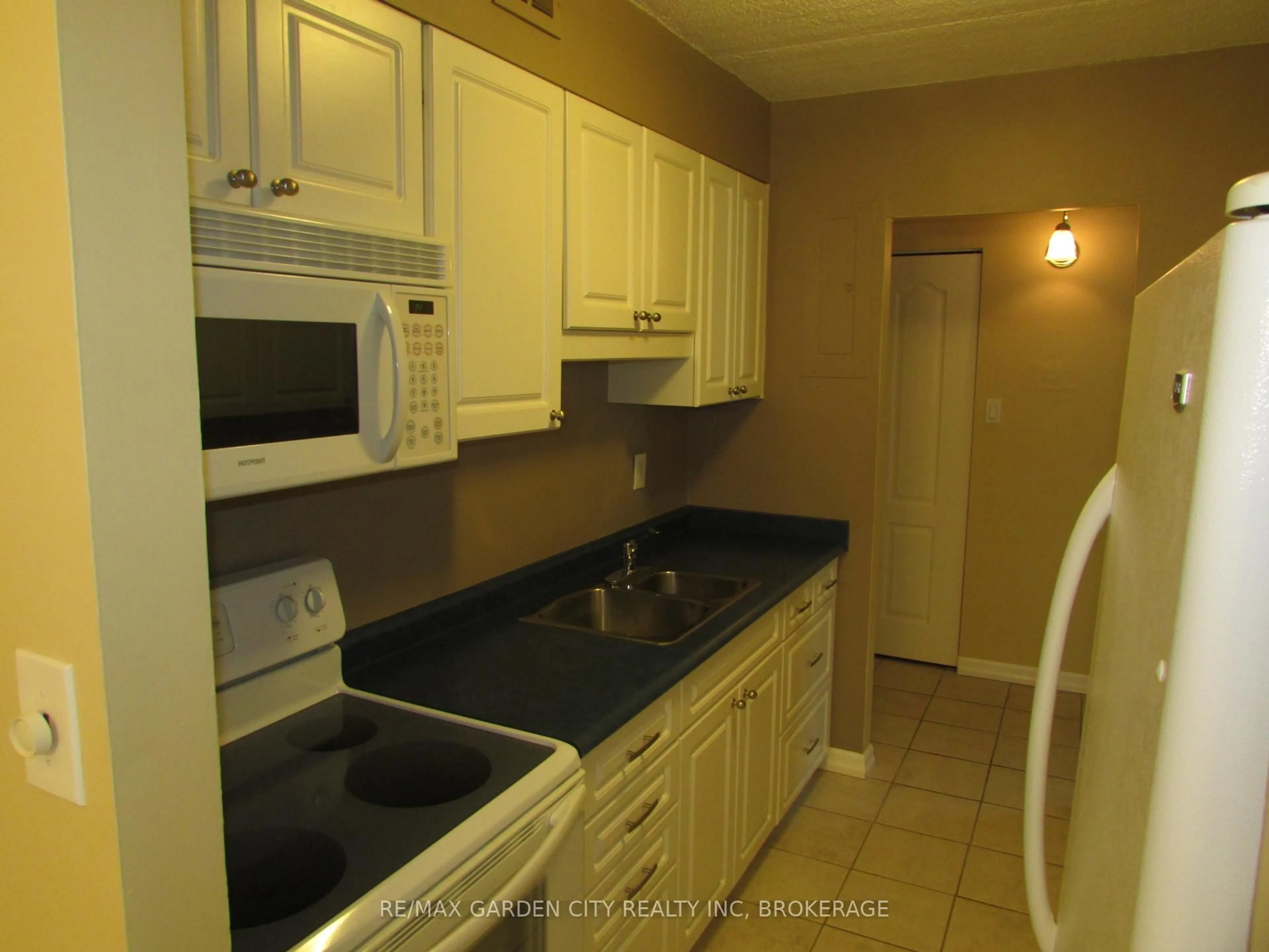 Standard kitchen, unknown for 198 Scott St #215, St. Catharines Ontario L2N 5T3