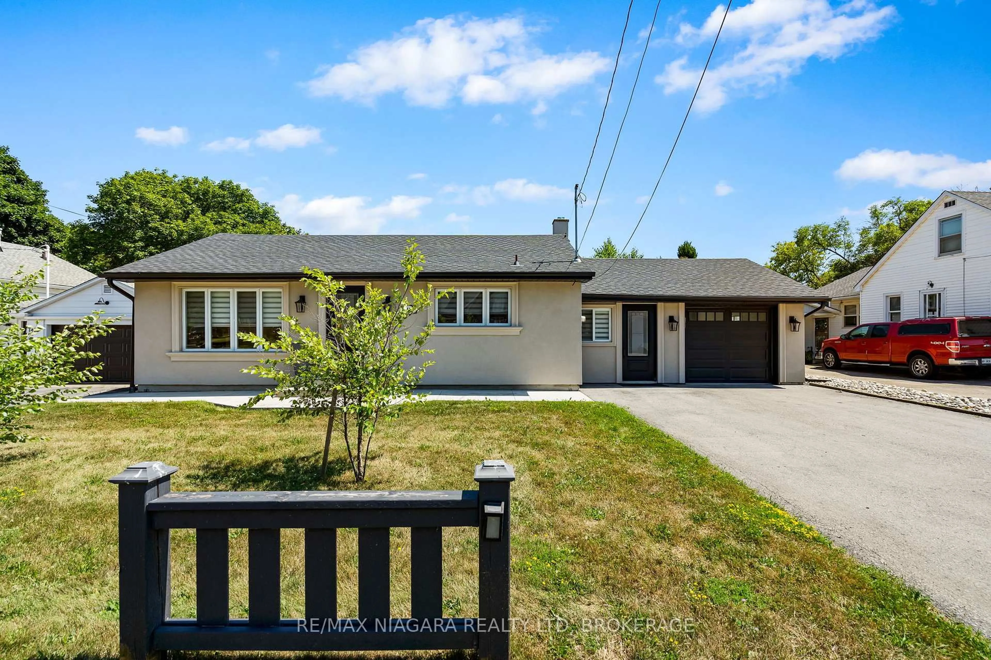 A pic from outside/outdoor area/front of a property/back of a property/a pic from drone, street for 1427 Niagara Stone Rd, Niagara-on-the-Lake Ontario L0S 1T0