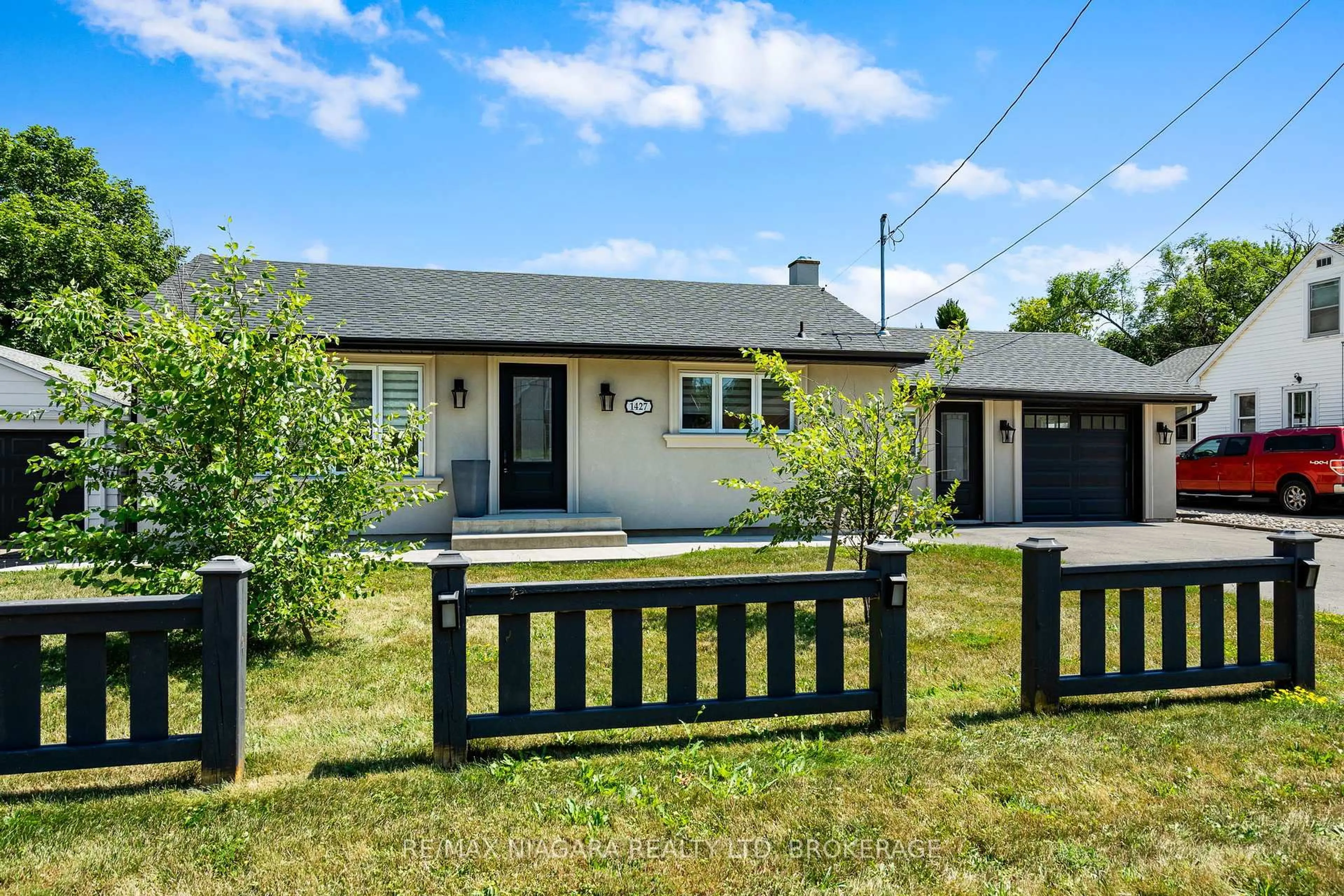 A pic from outside/outdoor area/front of a property/back of a property/a pic from drone, street for 1427 Niagara Stone Rd, Niagara-on-the-Lake Ontario L0S 1T0