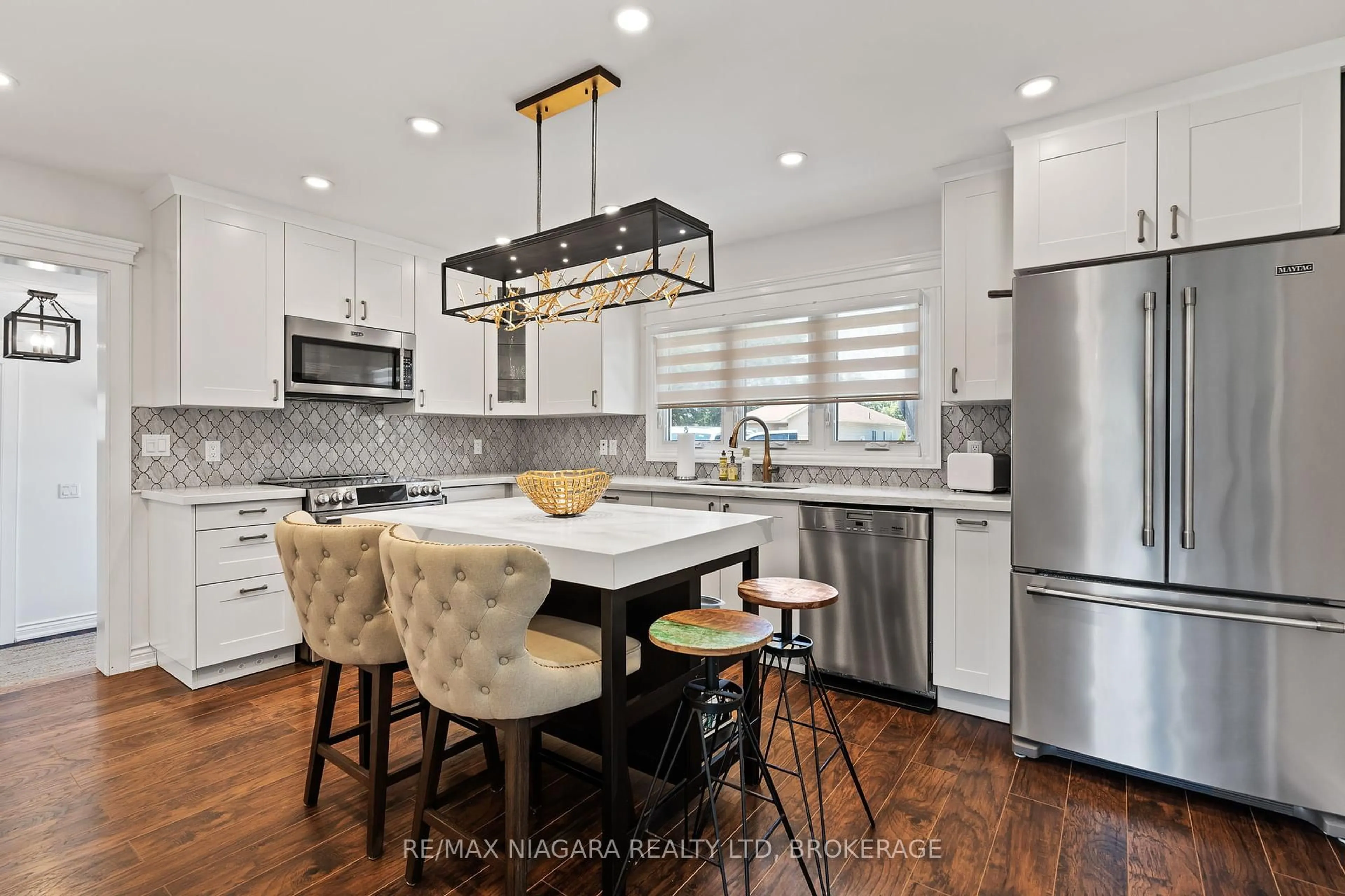 Open concept kitchen, ceramic/tile floor for 1427 Niagara Stone Rd, Niagara-on-the-Lake Ontario L0S 1T0