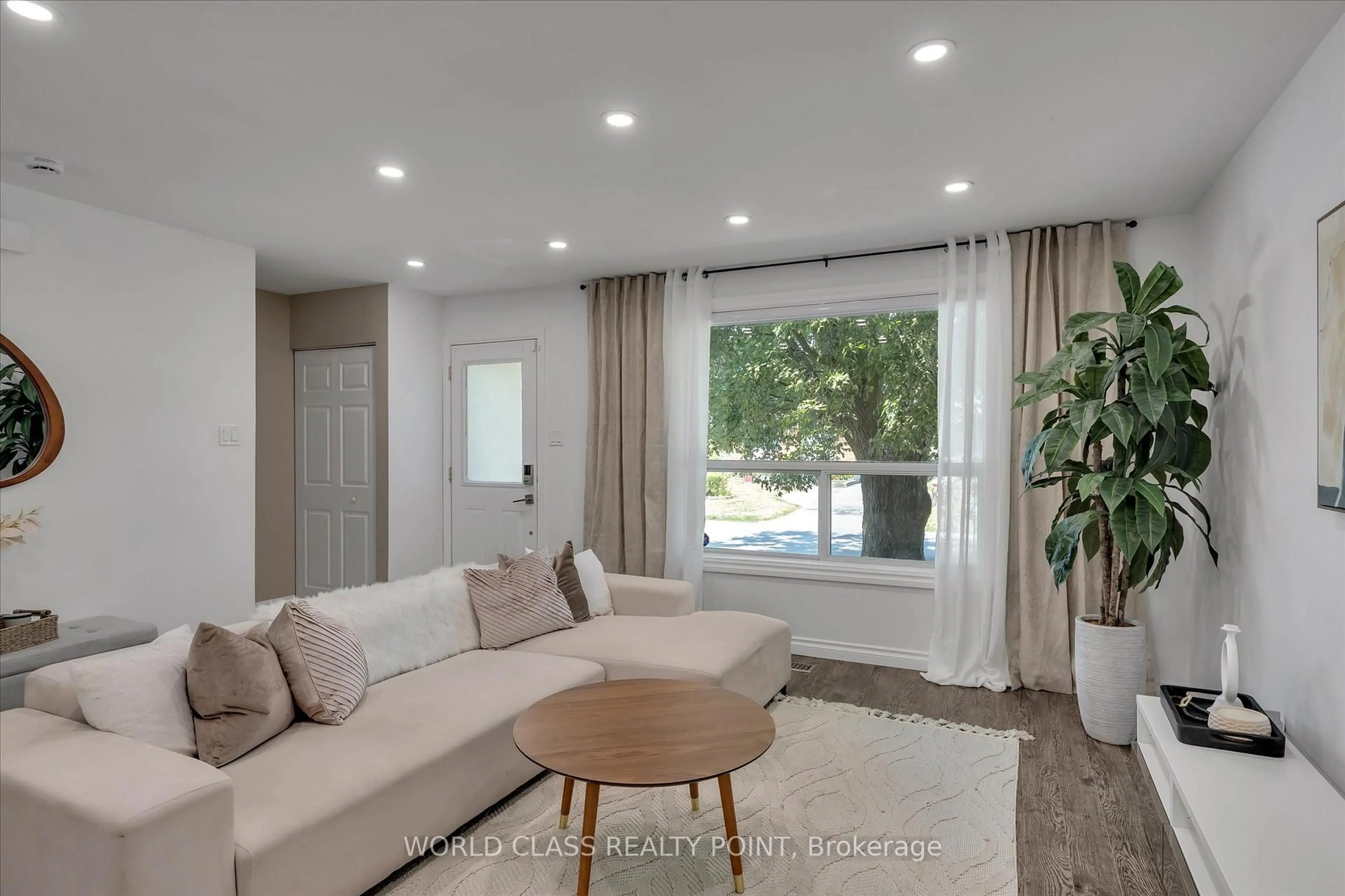 Living room with furniture, unknown for 819 Cameron St, Peterborough South Ontario K9J 4A2