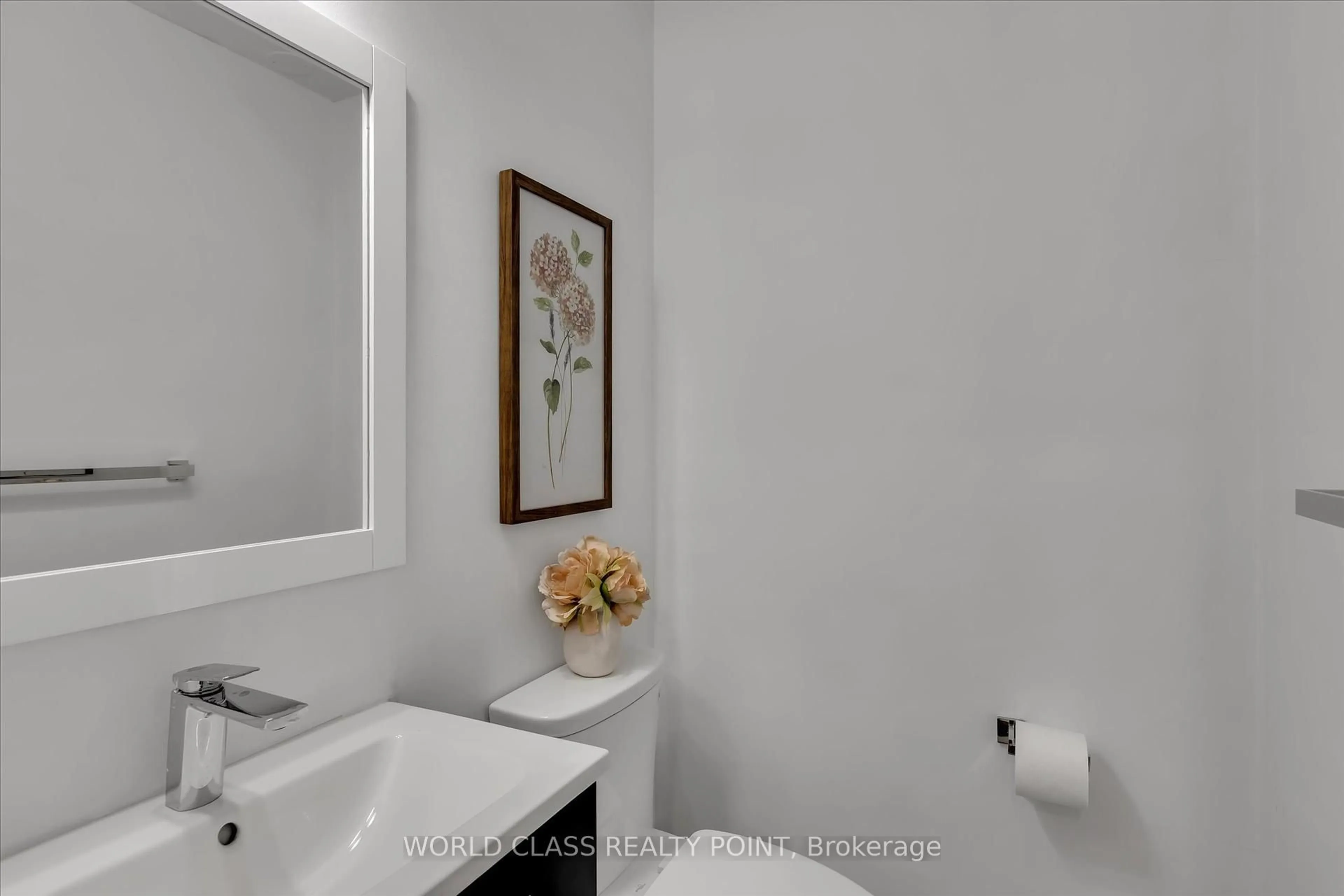 Standard bathroom, ceramic/tile floor for 819 Cameron St, Peterborough South Ontario K9J 4A2