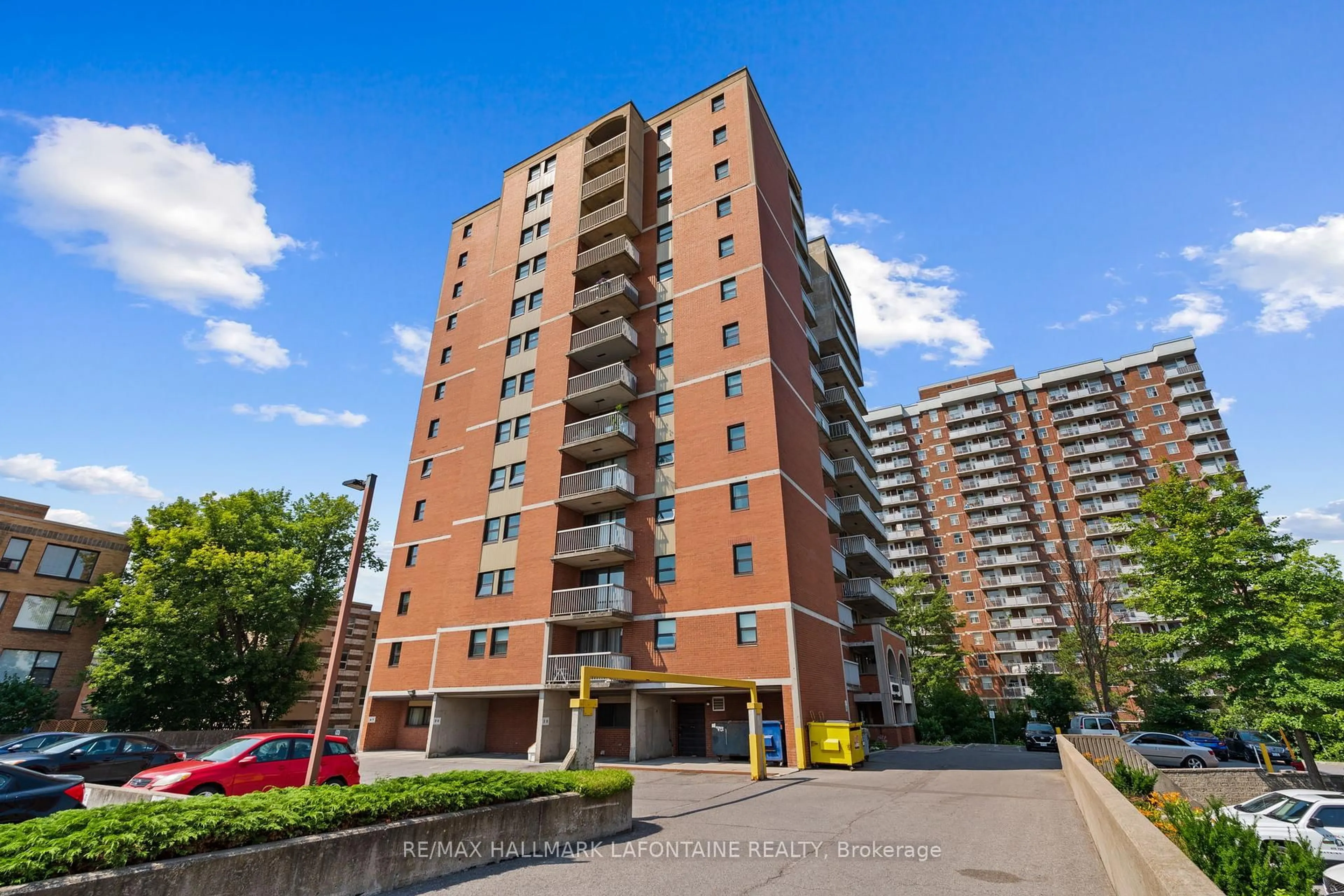 A pic from outside/outdoor area/front of a property/back of a property/a pic from drone, building for 1180 Ohio St #704, Ottawa Ontario K1H 8N5