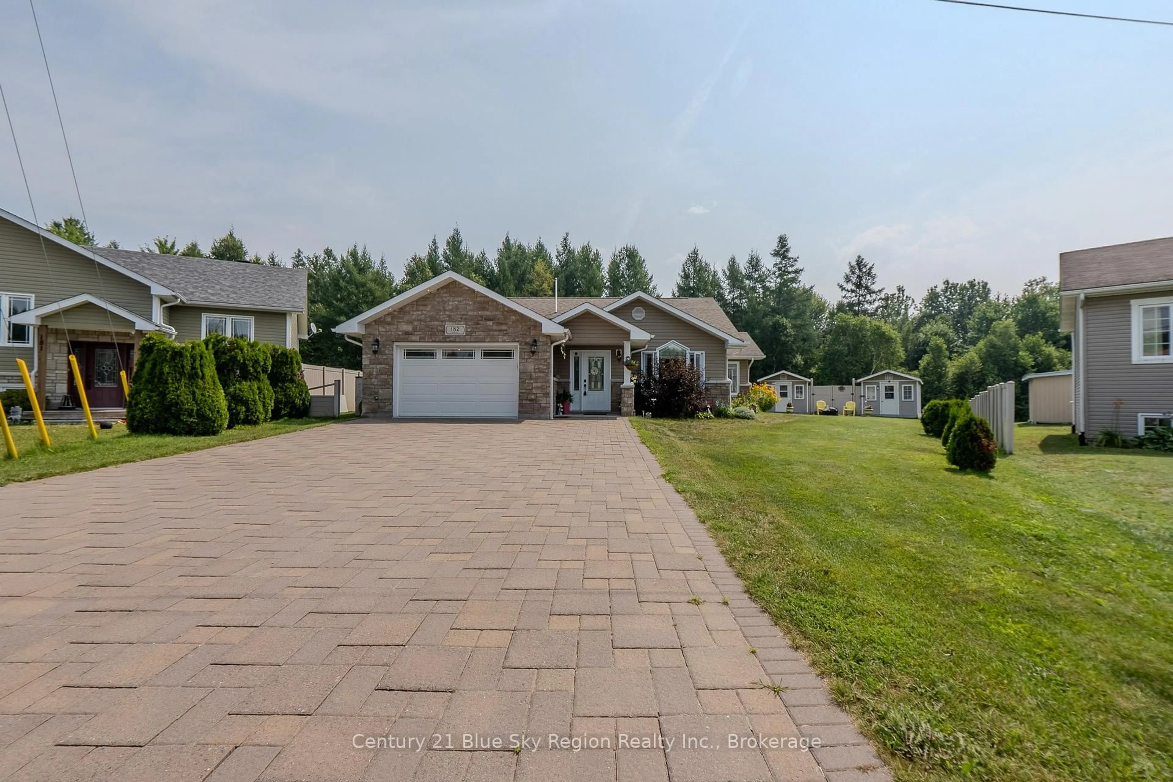 A pic from outside/outdoor area/front of a property/back of a property/a pic from drone, street for 182 Birch Crt, West Nipissing Ontario P2B 3N6