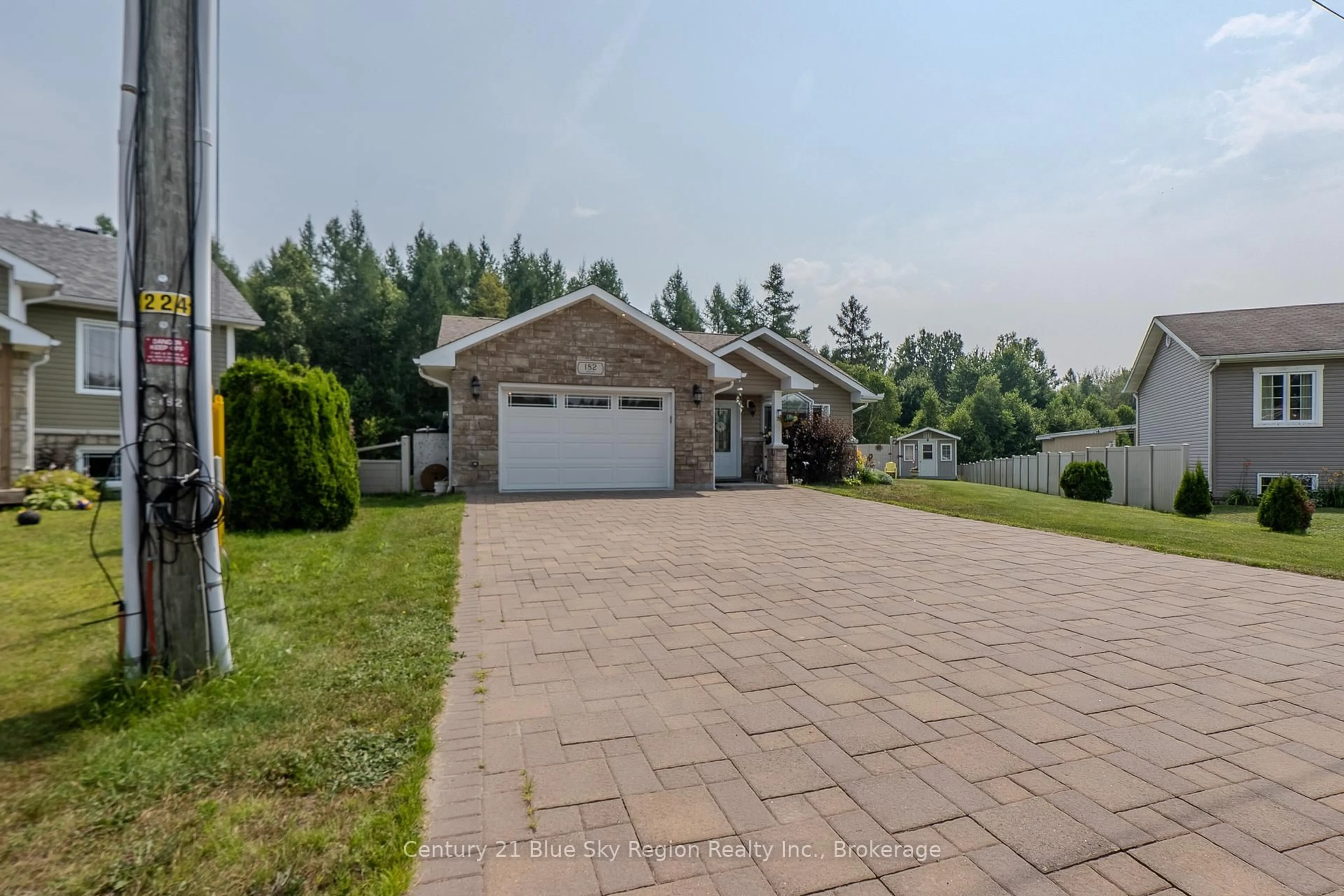A pic from outside/outdoor area/front of a property/back of a property/a pic from drone, street for 182 Birch Crt, West Nipissing Ontario P2B 3N6