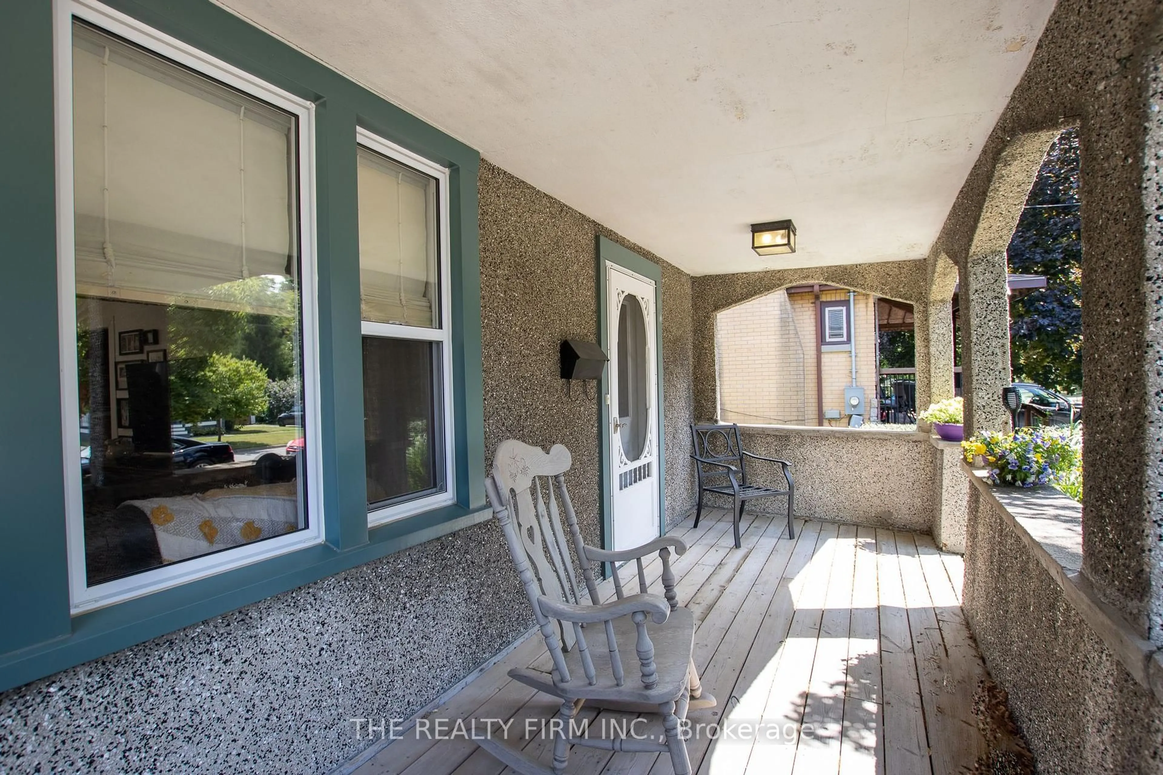 Patio, street for 106 Brampton Rd, London East Ontario N5Y 2C6