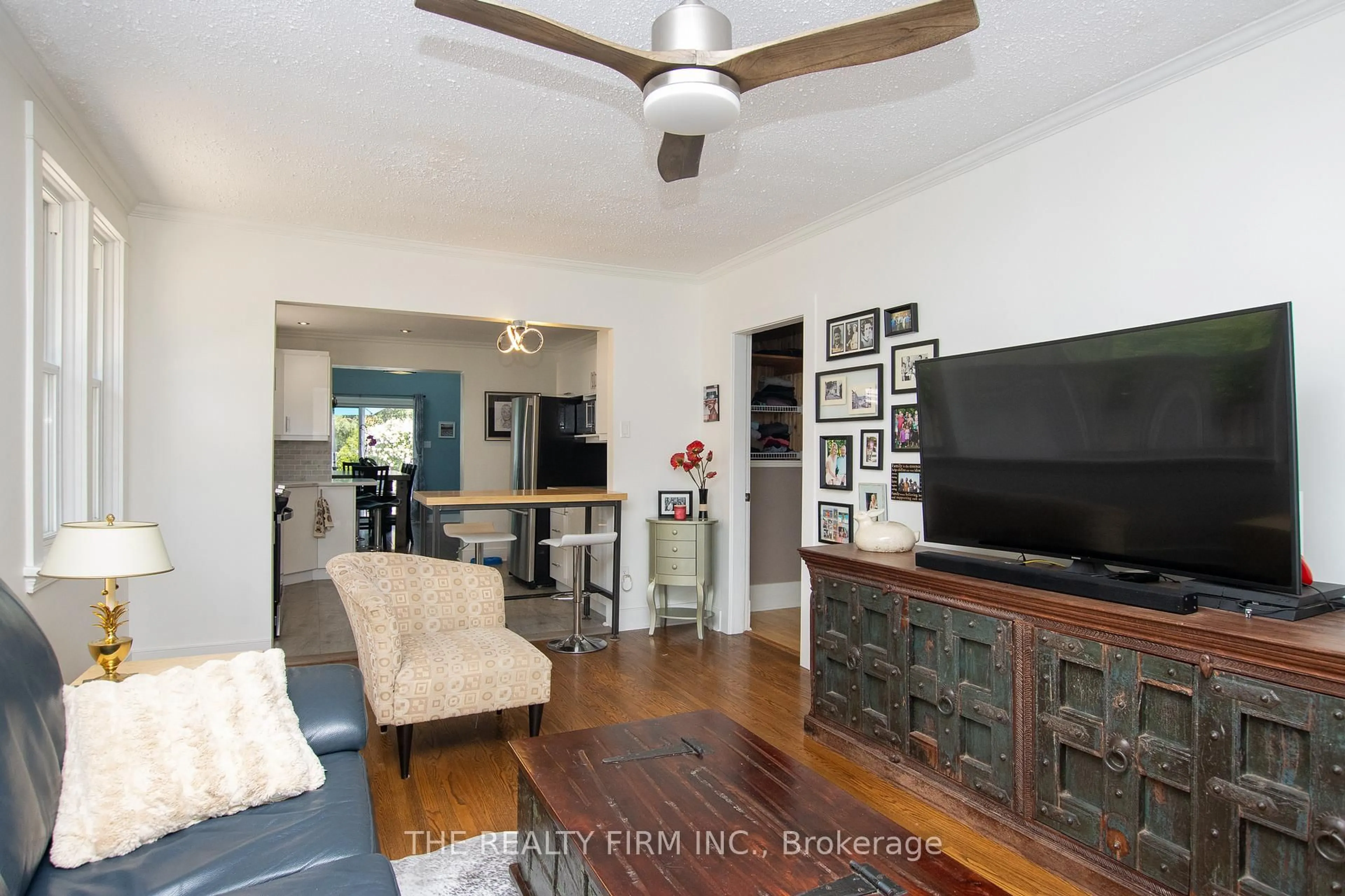 Living room with furniture, wood/laminate floor for 106 Brampton Rd, London East Ontario N5Y 2C6
