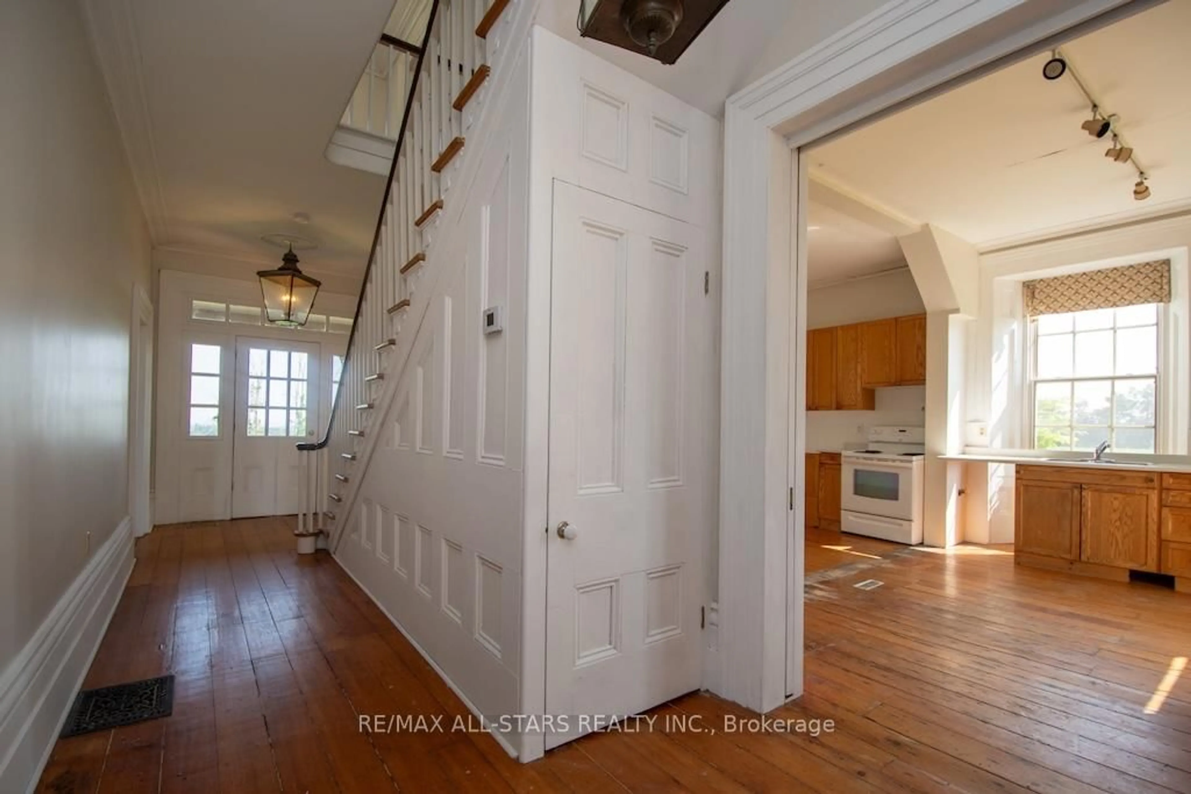 Indoor entryway for 430 Lifford Rd, Kawartha Lakes Ontario L0A 1A0