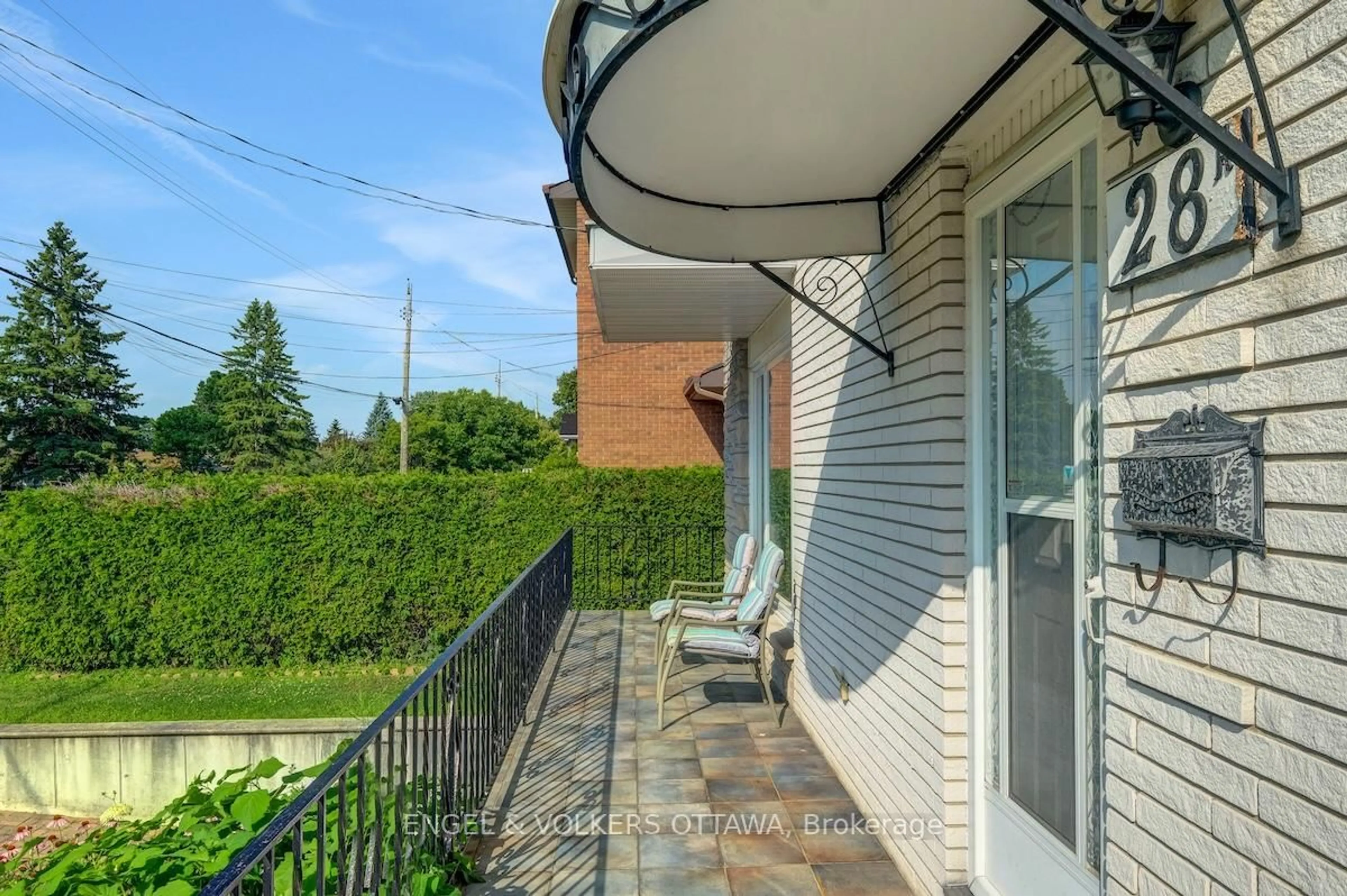 Patio, street for 28A Ashburn Dr, Ottawa Ontario K2E 6N3