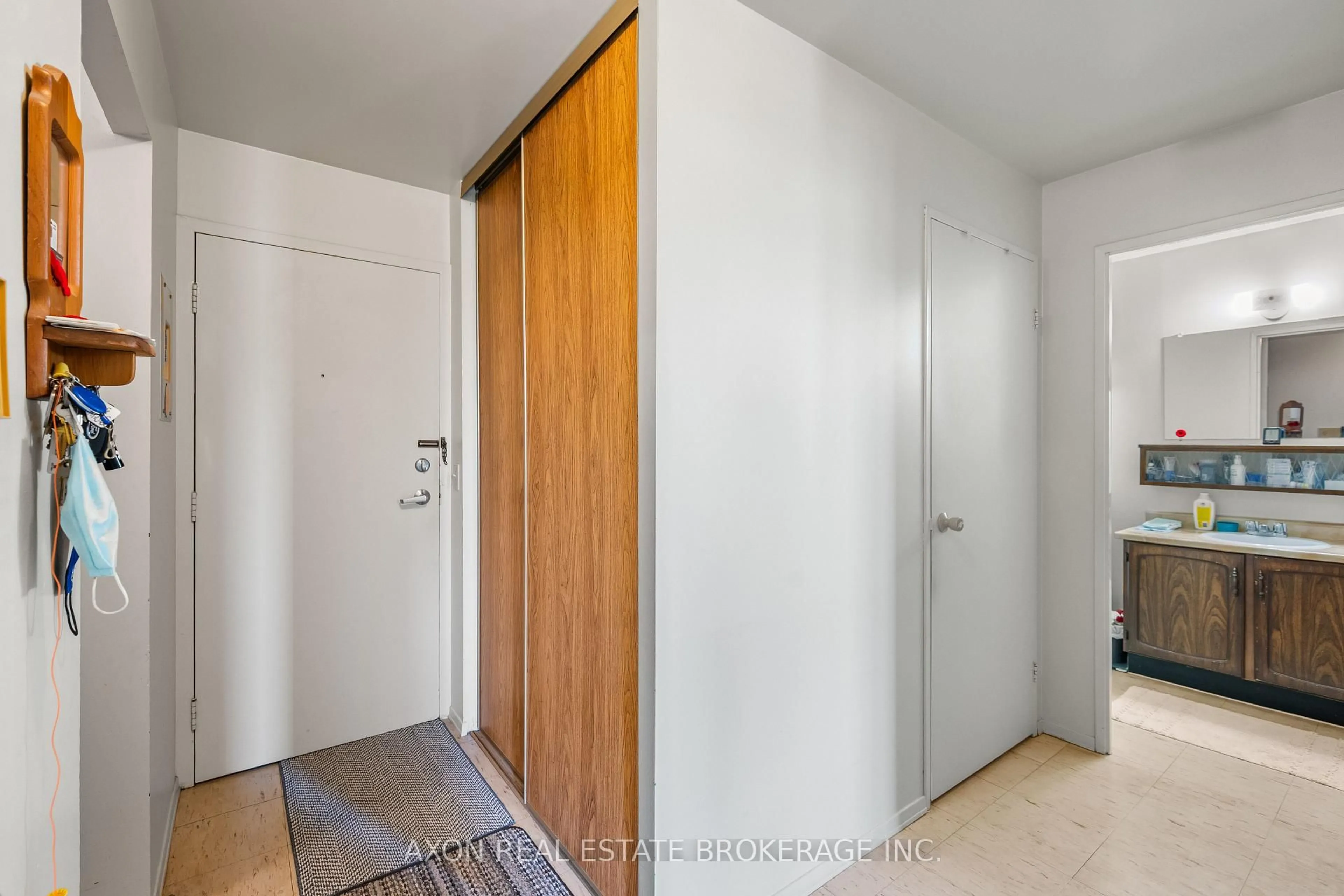 Indoor entryway for 358 Queen Mary Rd #501, Kingston Ontario K7M 7E8