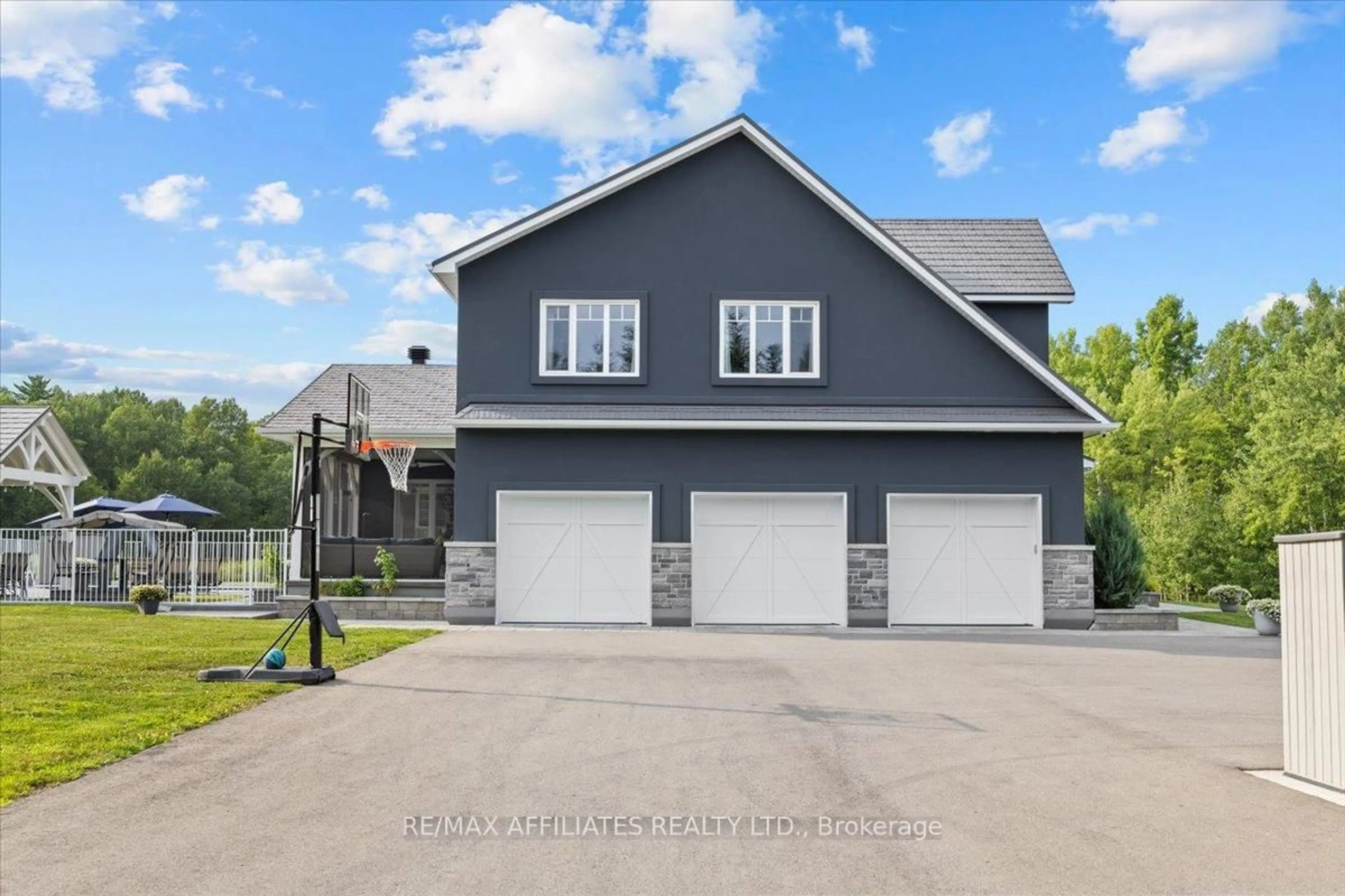 Unknown for 2440 Emmett Rd, Cumberland Ontario K4C 1S1