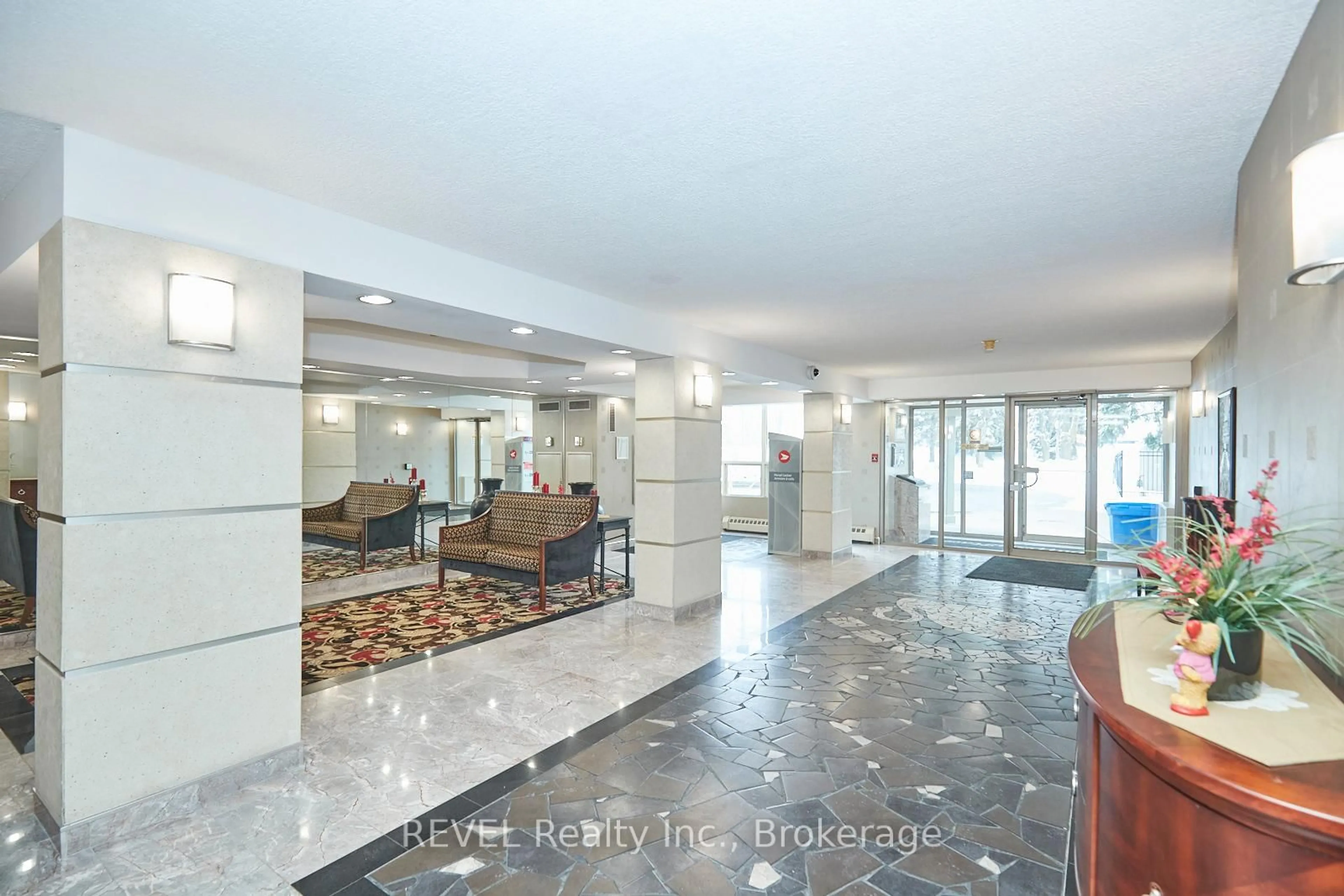 Lobby for 5100 Dorchester Rd #206, Niagara Falls Ontario L2E 7H4