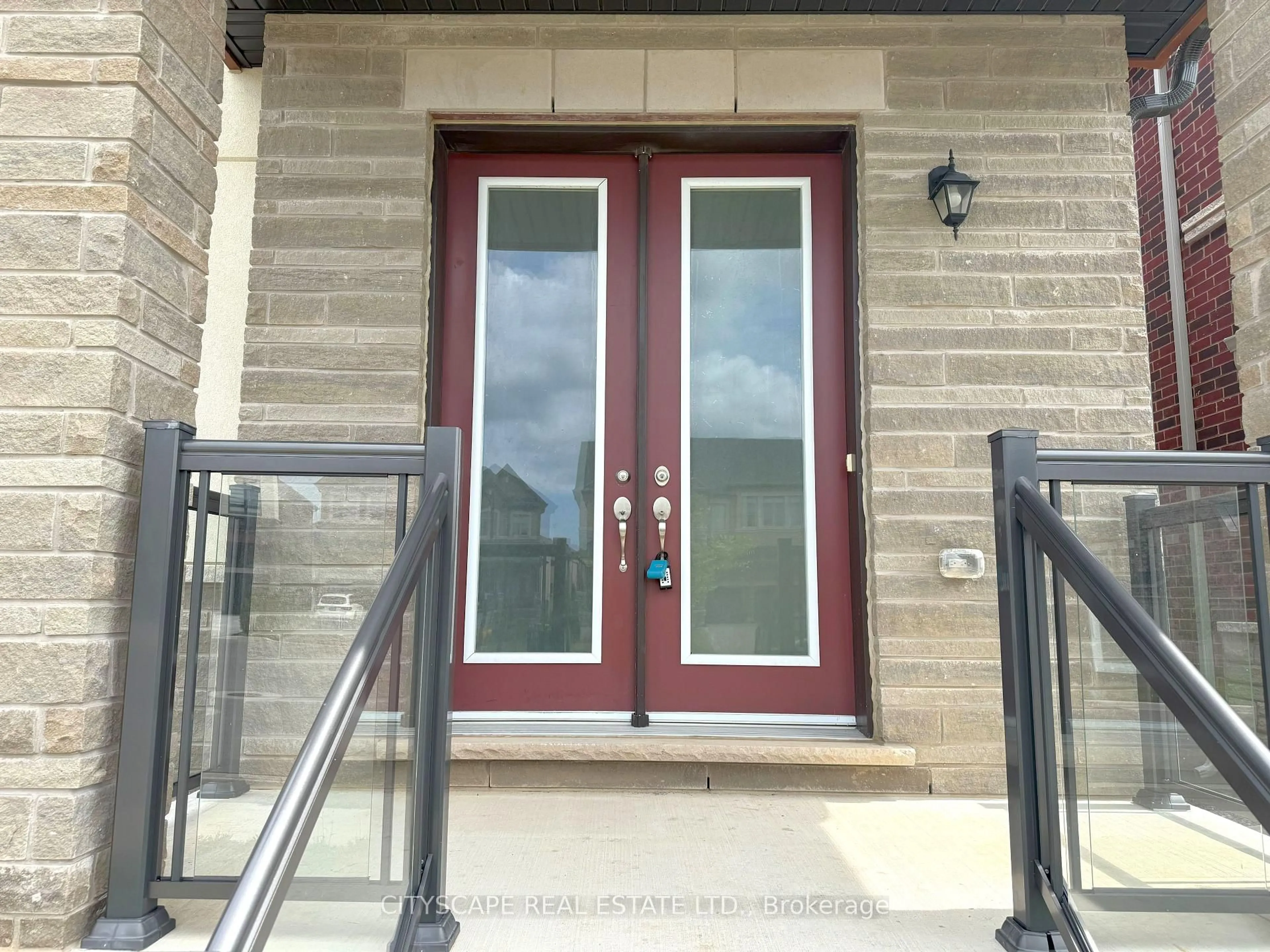 Indoor entryway for 76 Elstone Pl, Hamilton Ontario L8B 1Y9