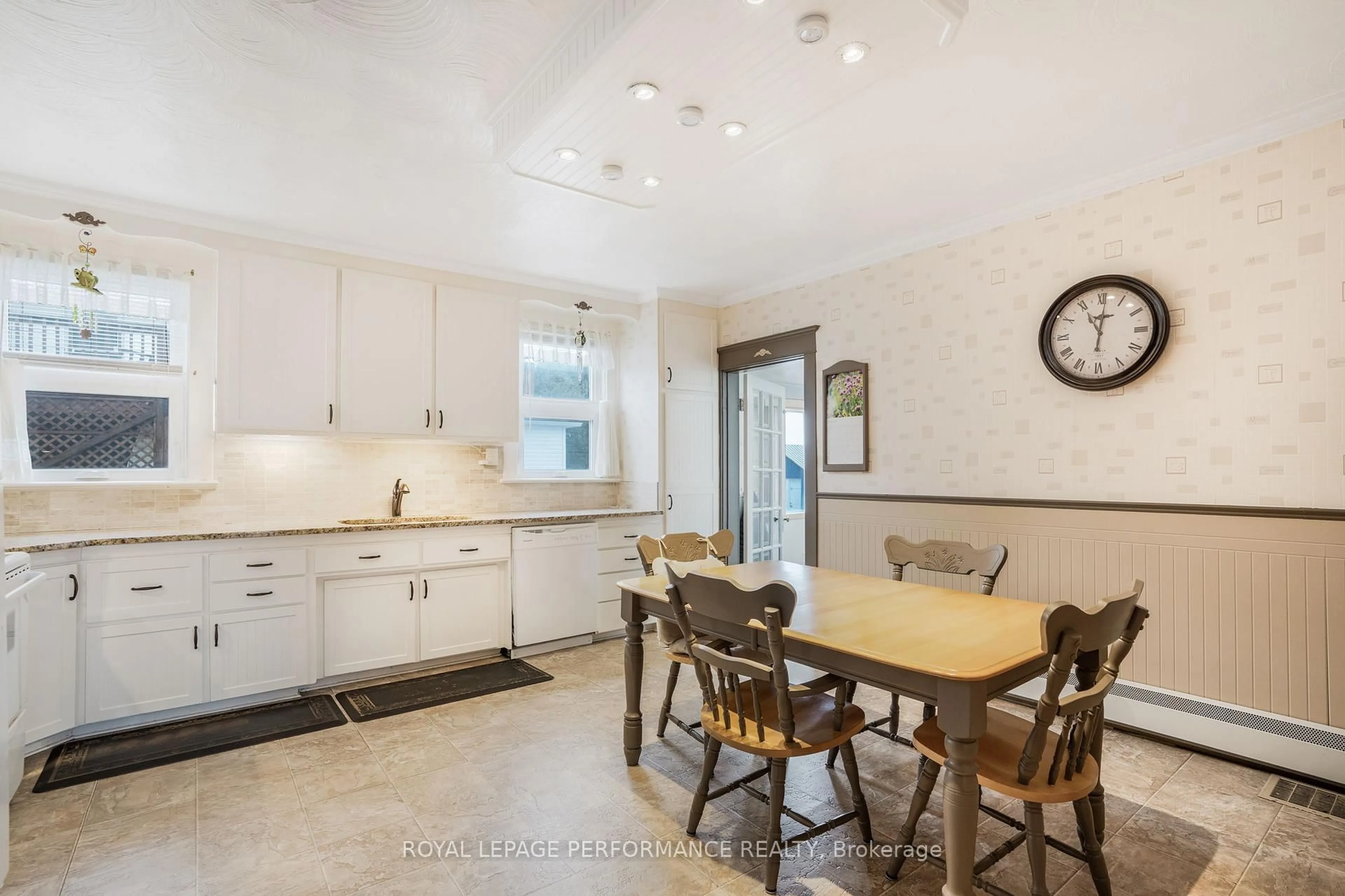 Open concept kitchen, ceramic/tile floor for 72 Longueuil St, Champlain Ontario L1R 3H1