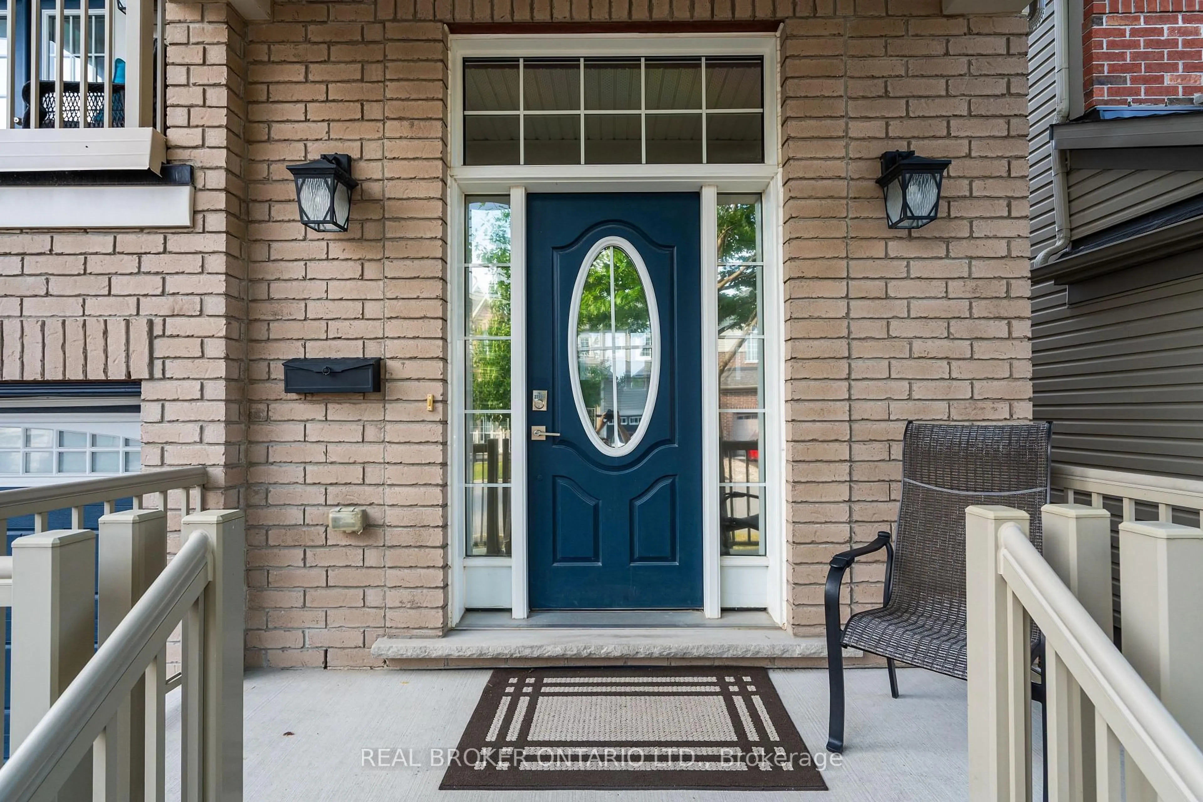 Indoor entryway for 230 Rivertree St, Ottawa Ontario K2M 0J3