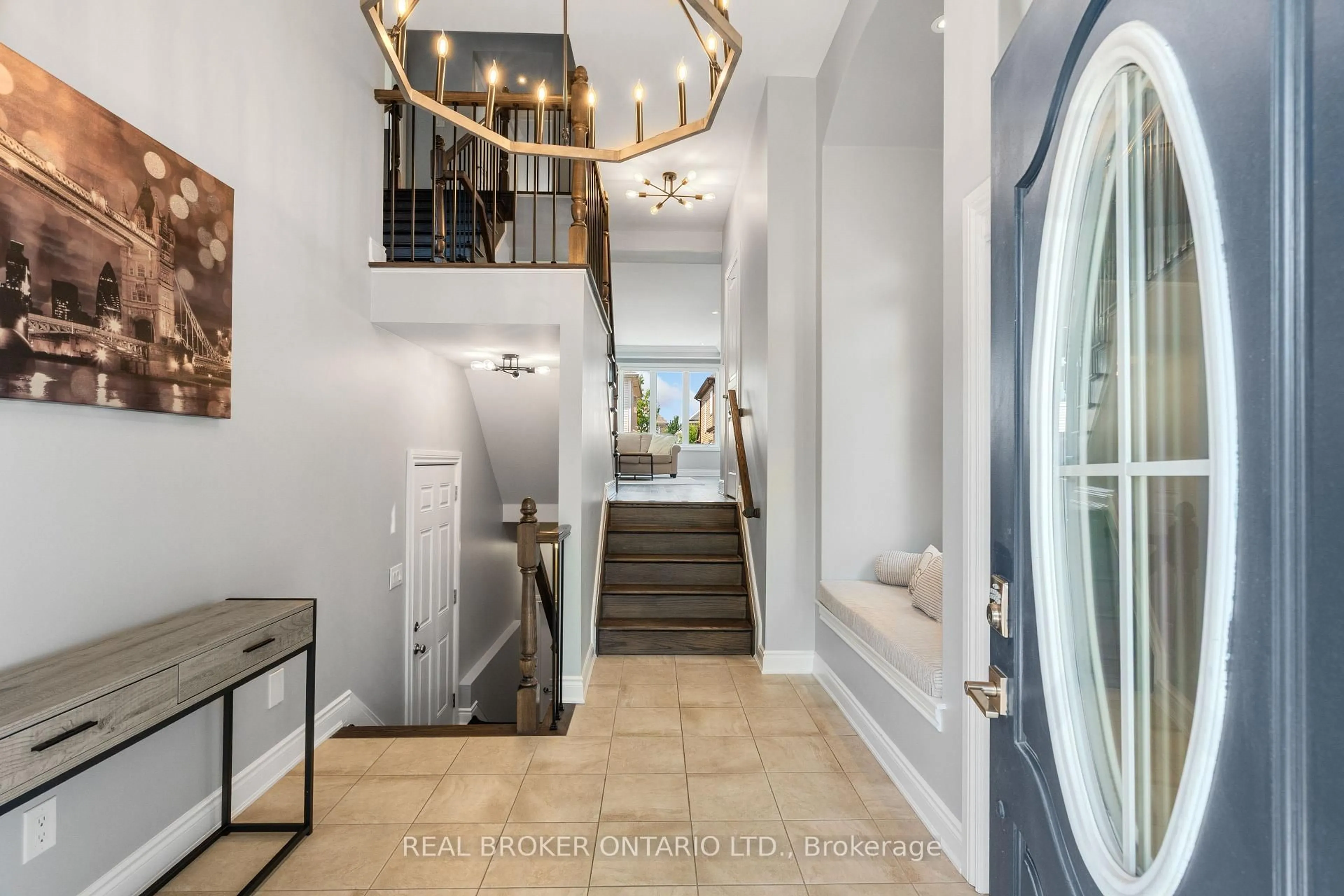 Indoor entryway for 230 Rivertree St, Ottawa Ontario K2M 0J3