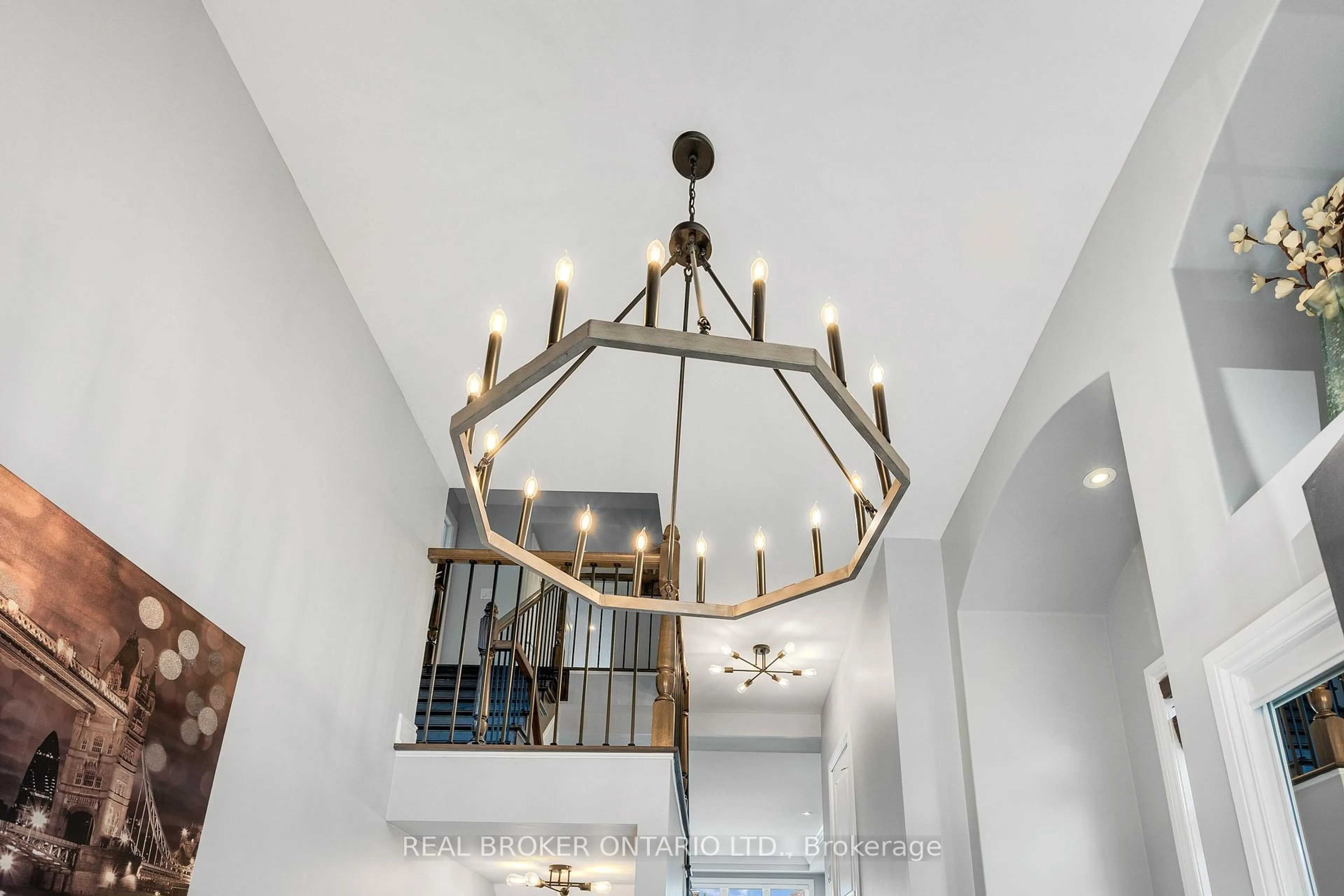 Indoor foyer for 230 Rivertree St, Ottawa Ontario K2M 0J3