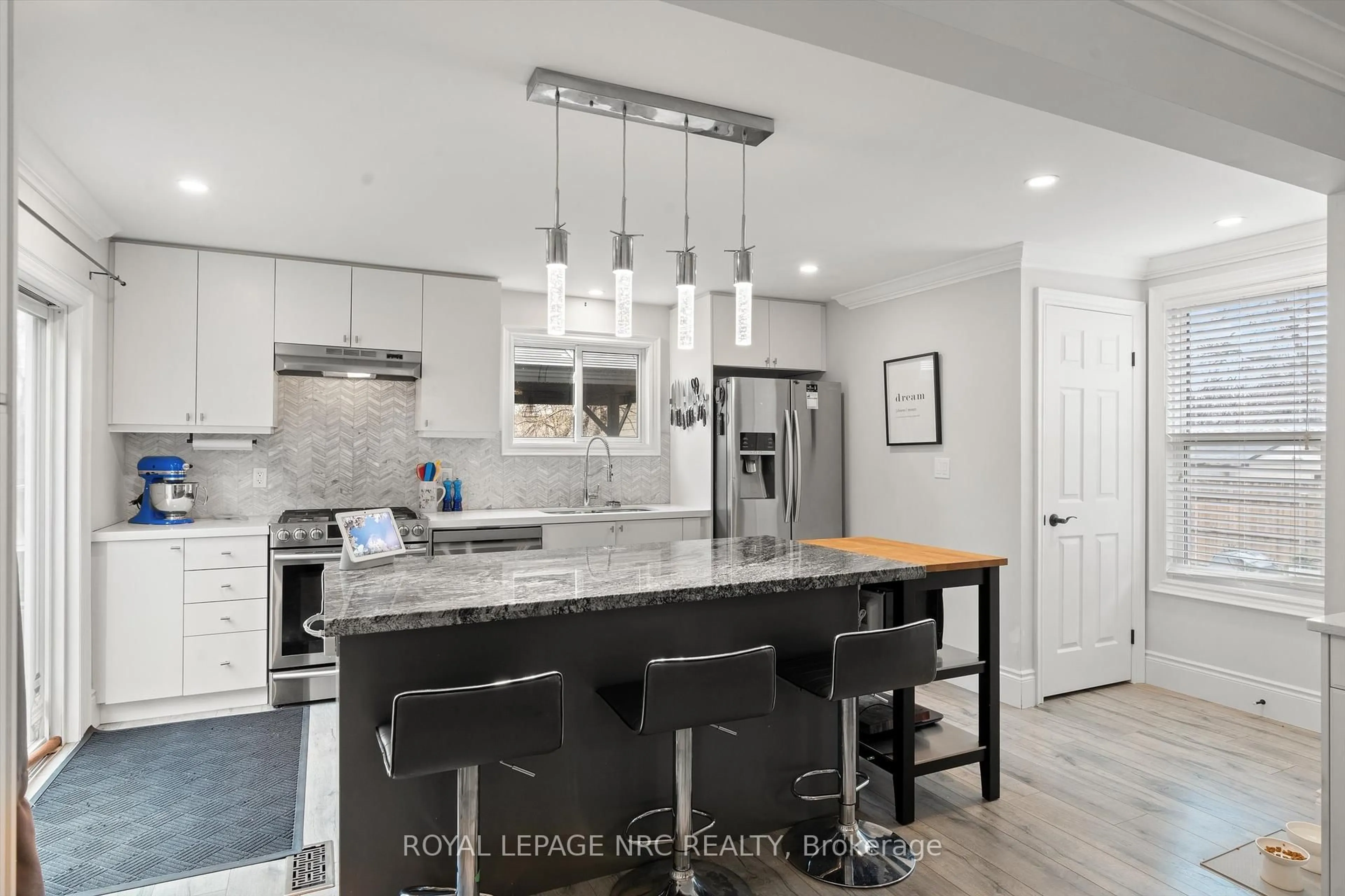 Open concept kitchen, ceramic/tile floor for 15 East 24th St, Hamilton Ontario L8V 2X8