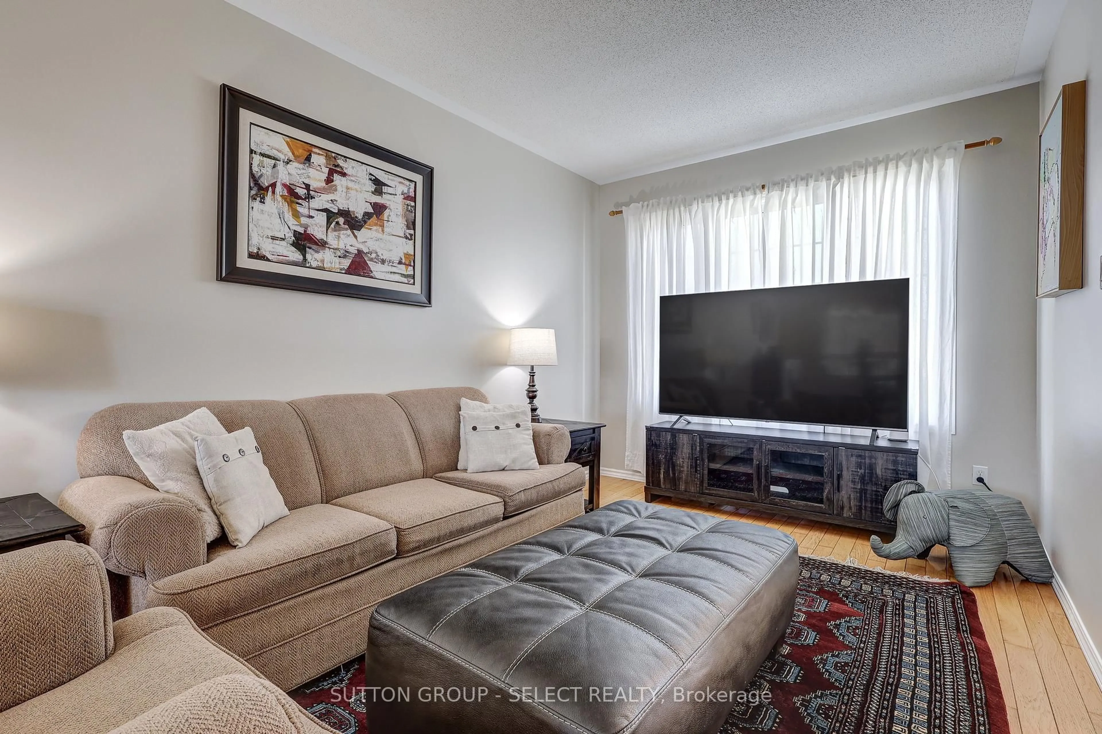 Living room with furniture, unknown for 14 Ponsford Pl, St. Thomas Ontario N5P 4J2
