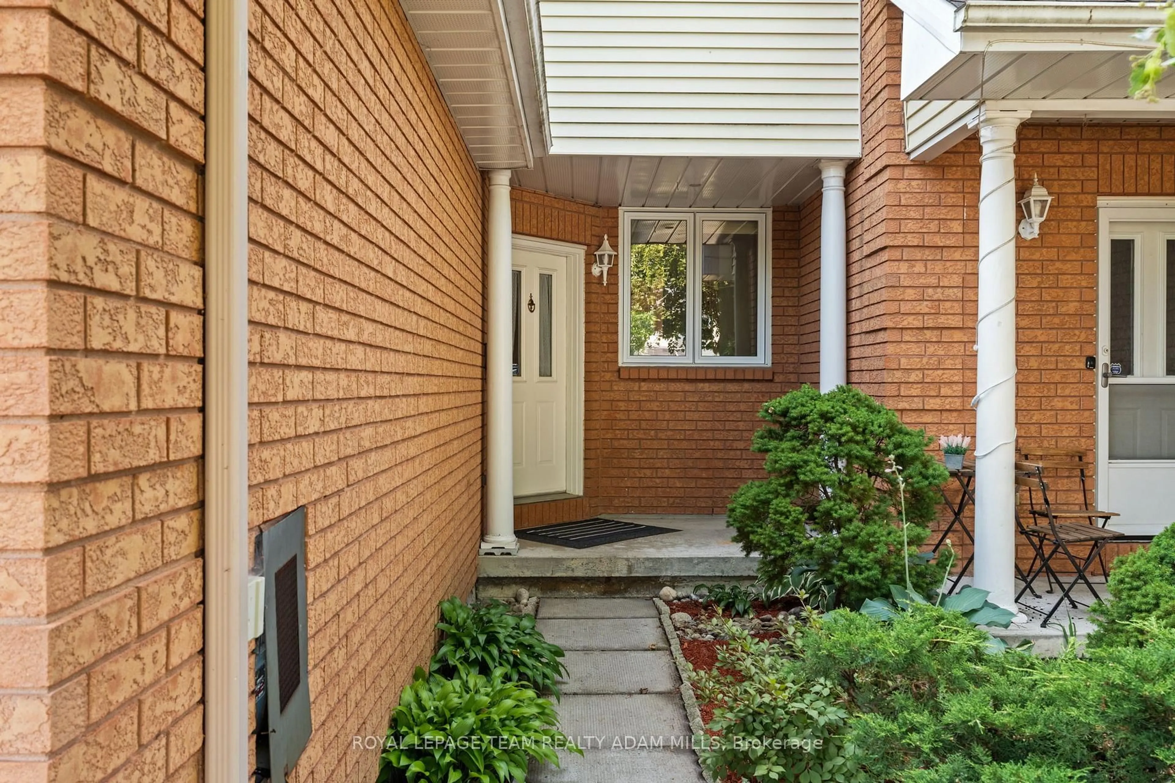 Indoor entryway for 106 Woodpark Way, Ottawa Ontario K2J 4C5