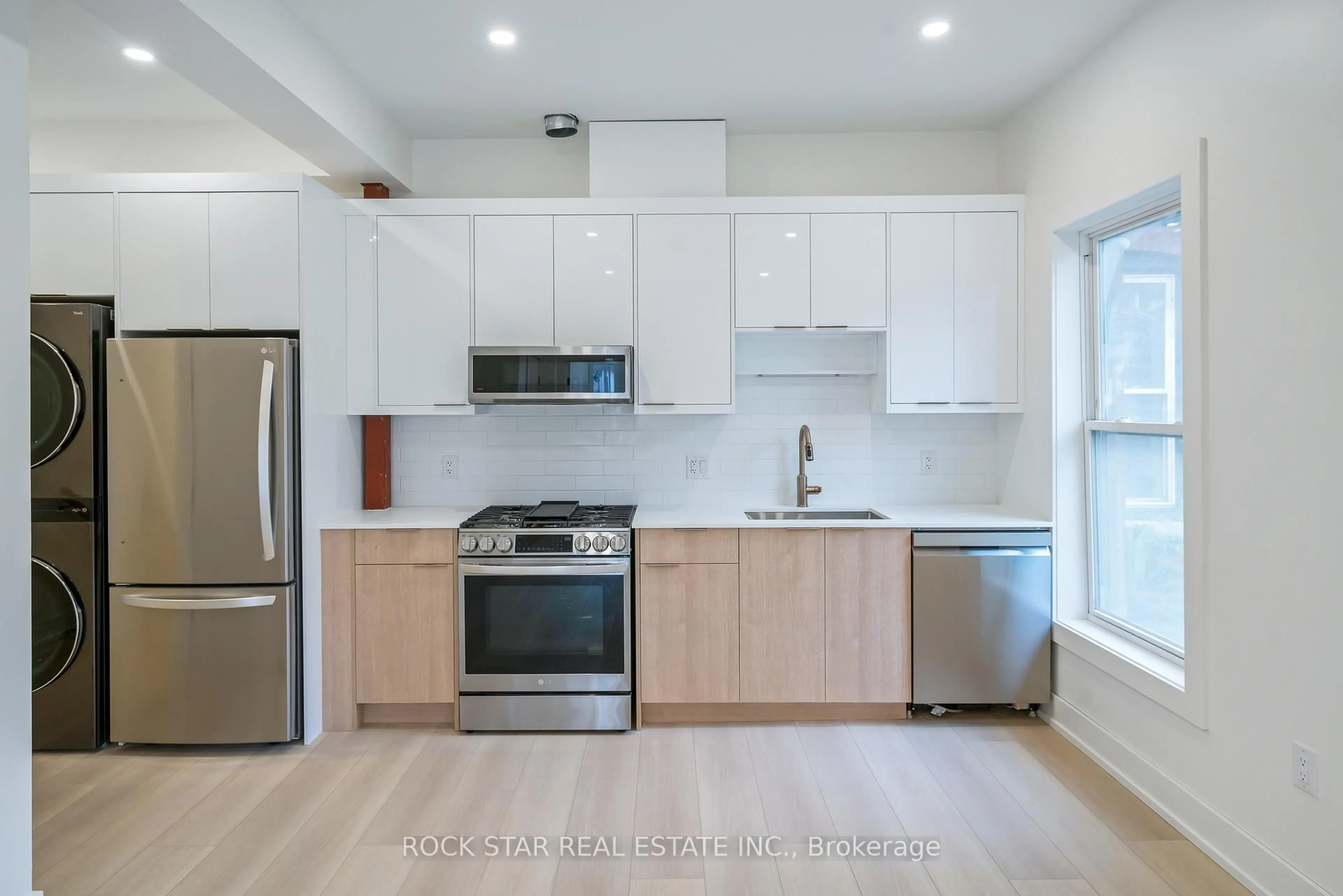 Open concept kitchen, unknown for 42 Ray St, Hamilton Ontario L8P 3V3
