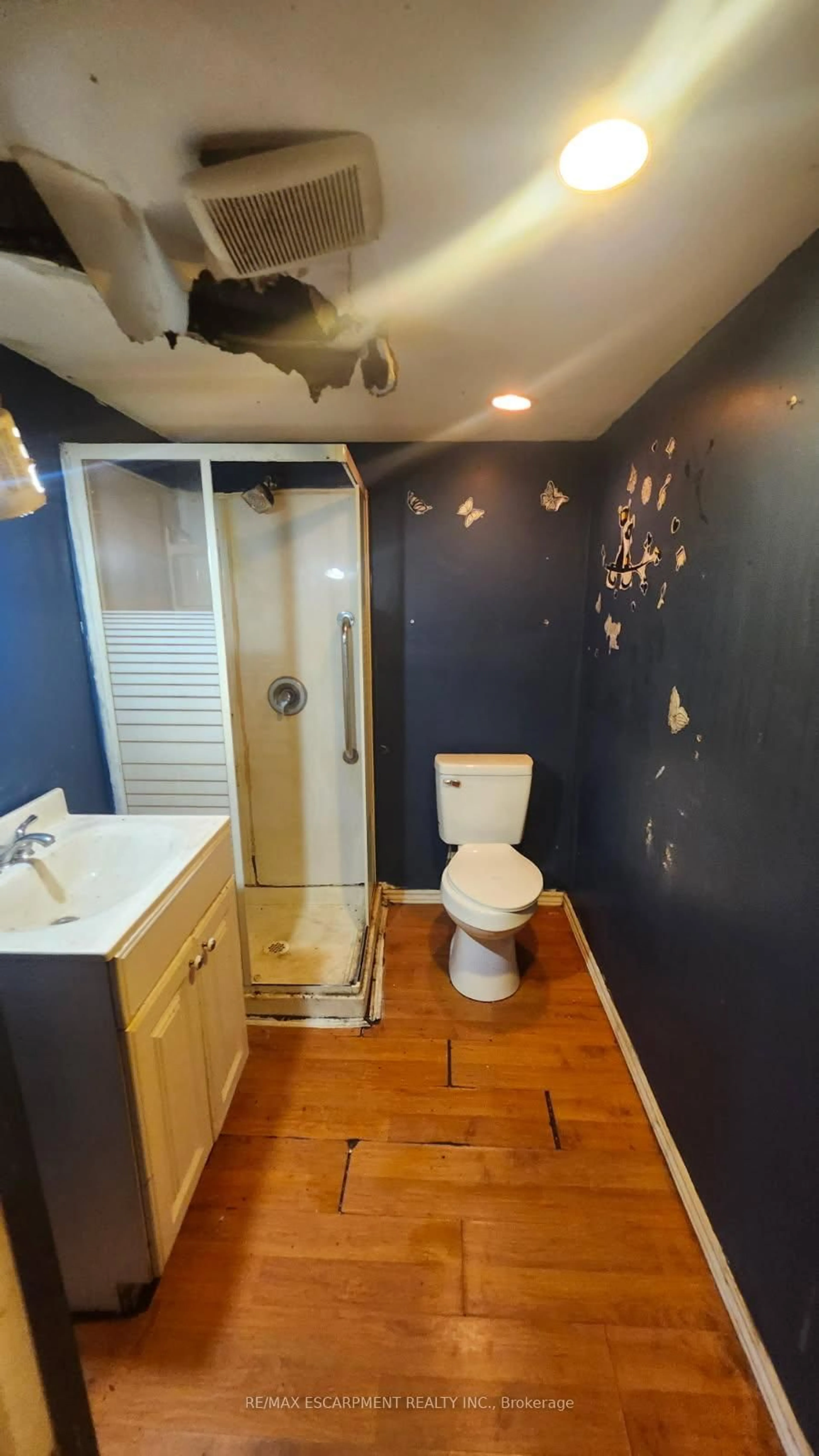 A pic of a room for 706 Tate Ave, Hamilton Ontario L8H 6L7