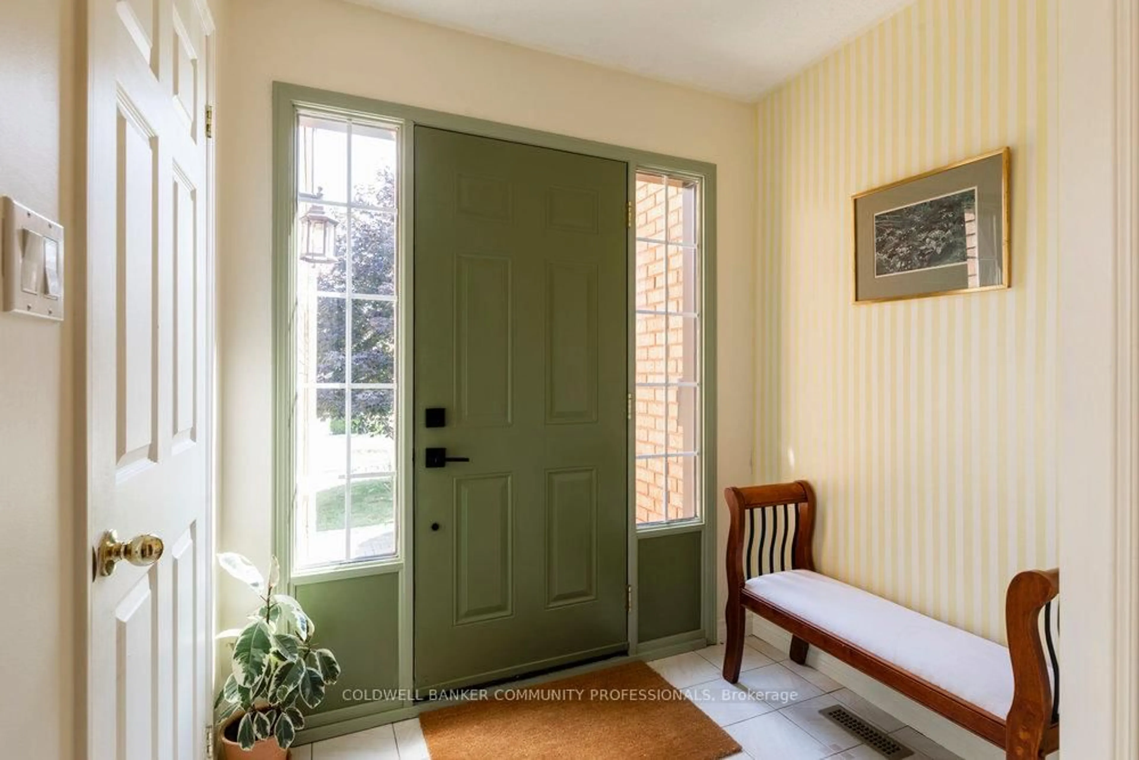 Indoor entryway for 10 Huntingwood Ave #20, Hamilton Ontario L9H 6X3